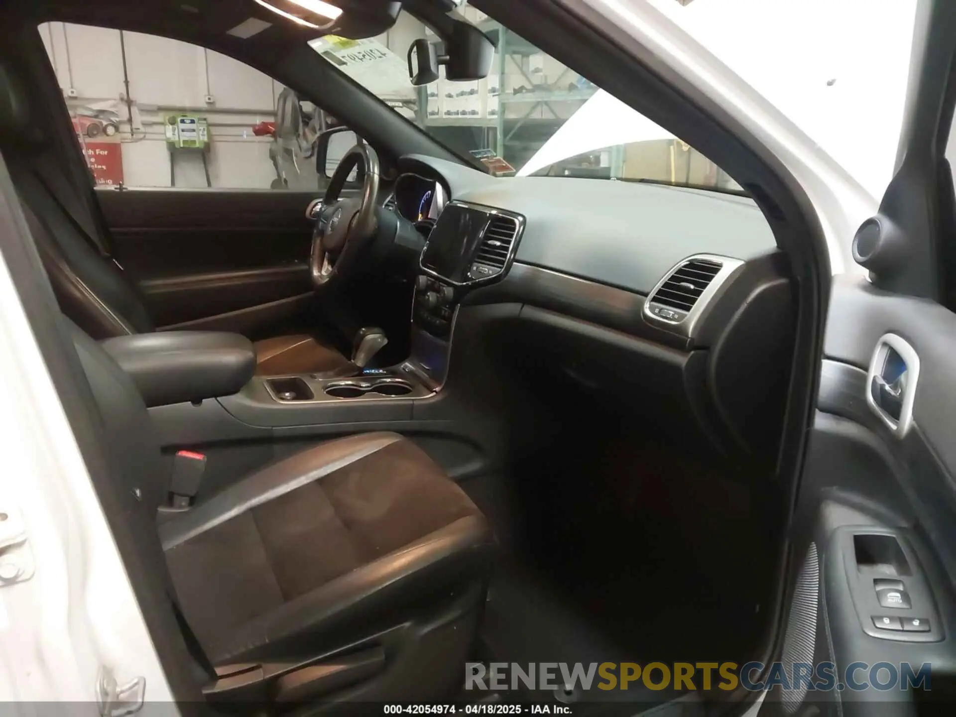 5 Photograph of a damaged car 1C4RJFAG4LC361298 JEEP GRAND CHEROKEE 2020
