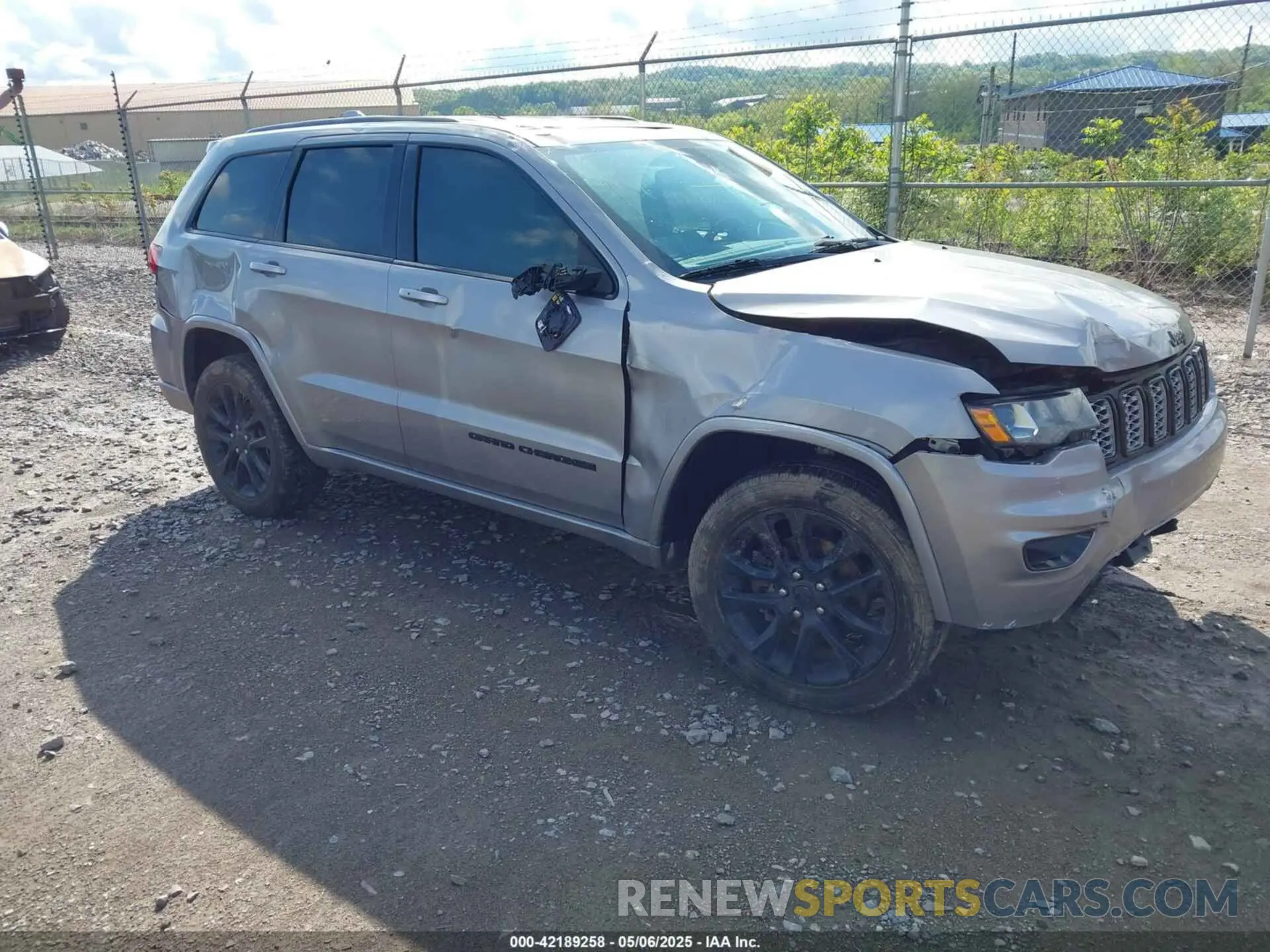 1 Photograph of a damaged car 1C4RJFAG5LC207134 JEEP GRAND CHEROKEE 2020
