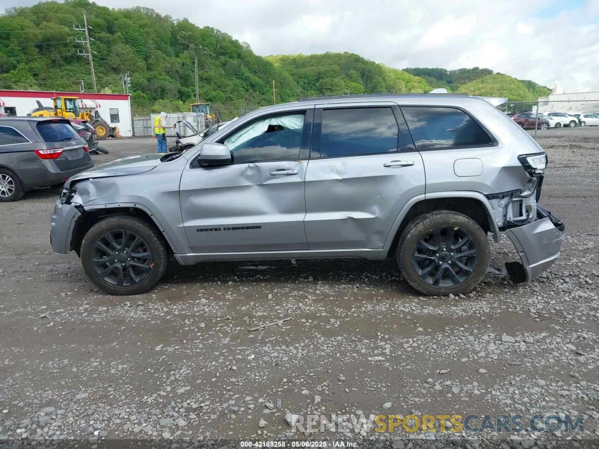 15 Photograph of a damaged car 1C4RJFAG5LC207134 JEEP GRAND CHEROKEE 2020