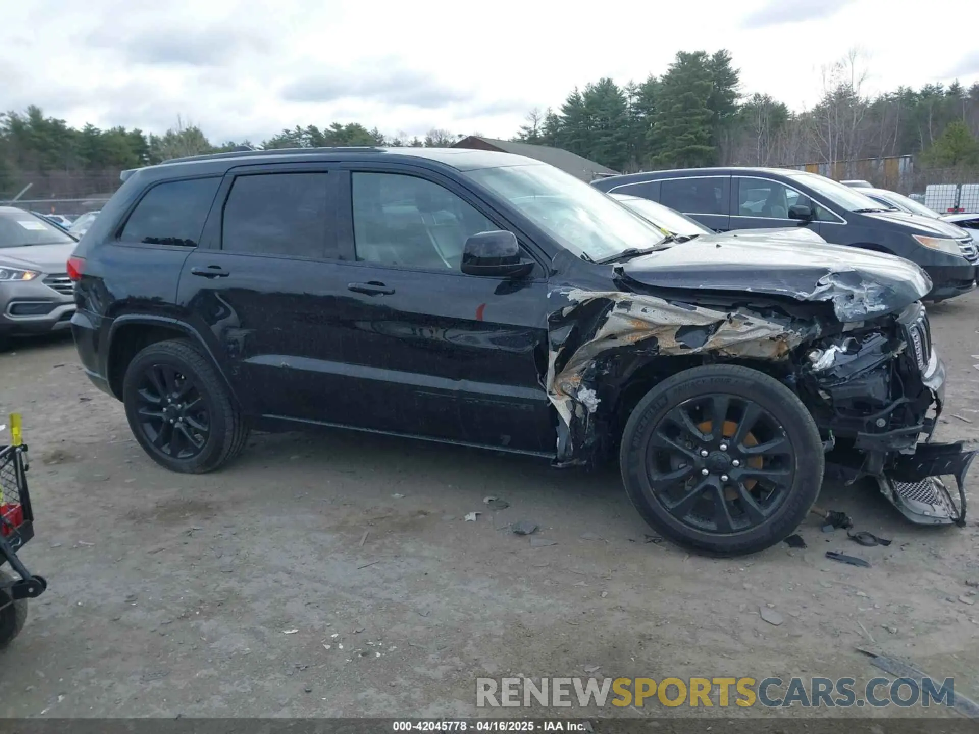 13 Photograph of a damaged car 1C4RJFAG5LC315074 JEEP GRAND CHEROKEE 2020