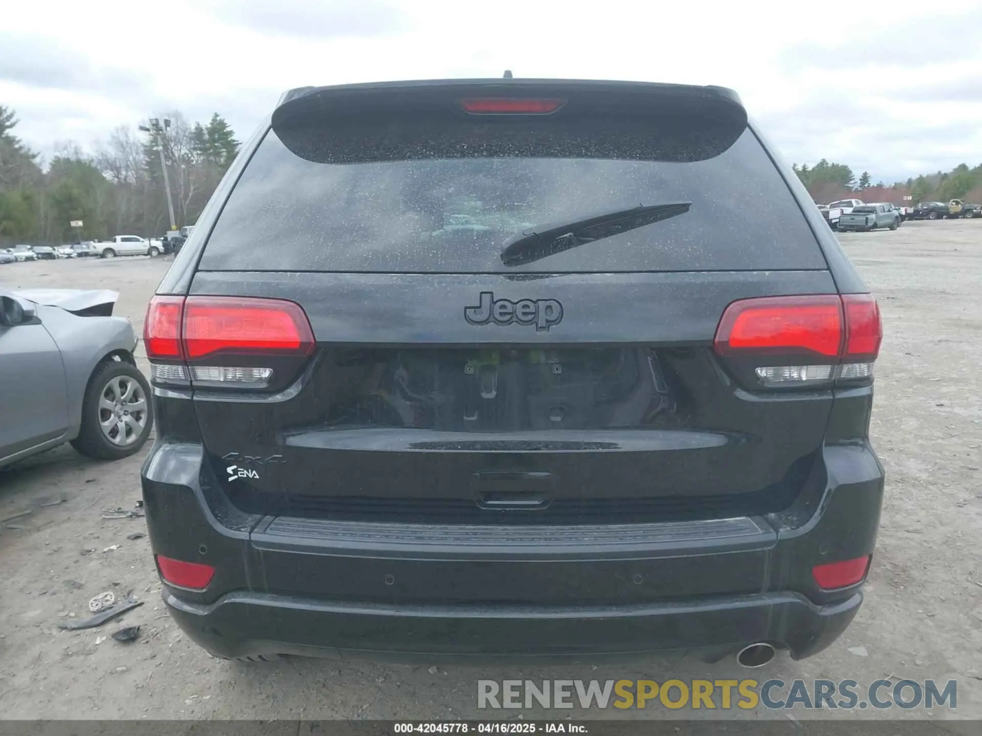 16 Photograph of a damaged car 1C4RJFAG5LC315074 JEEP GRAND CHEROKEE 2020