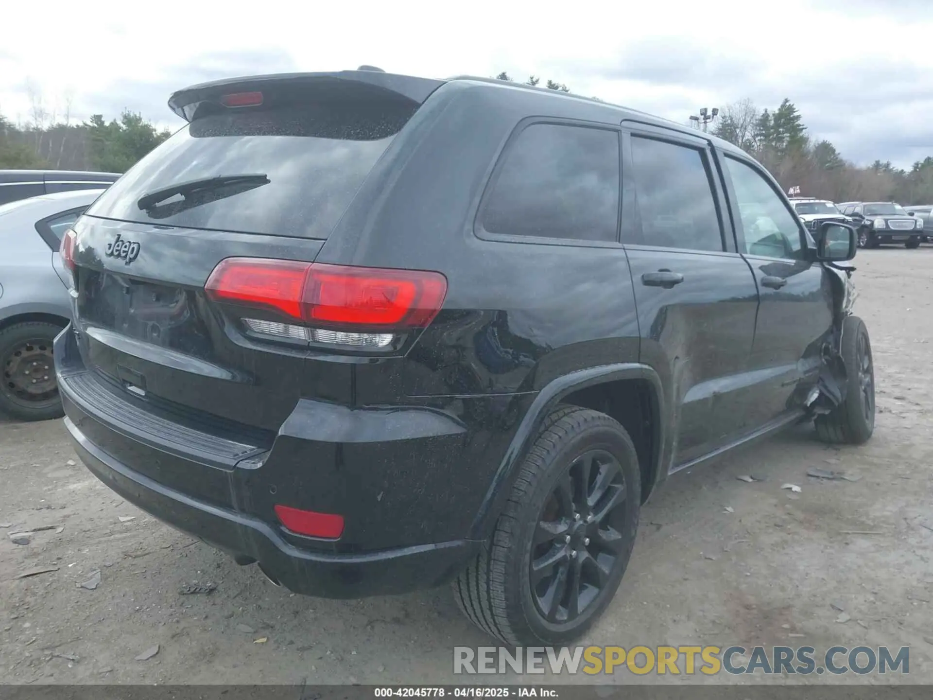 4 Photograph of a damaged car 1C4RJFAG5LC315074 JEEP GRAND CHEROKEE 2020