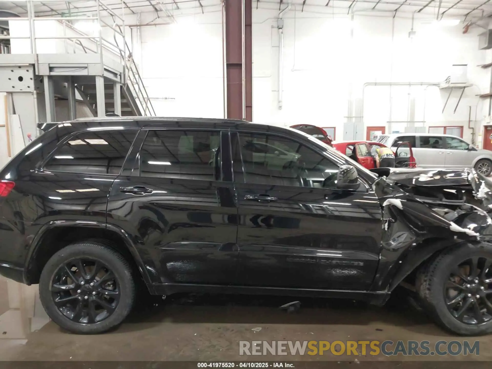 13 Photograph of a damaged car 1C4RJFAG5LC360077 JEEP GRAND CHEROKEE 2020