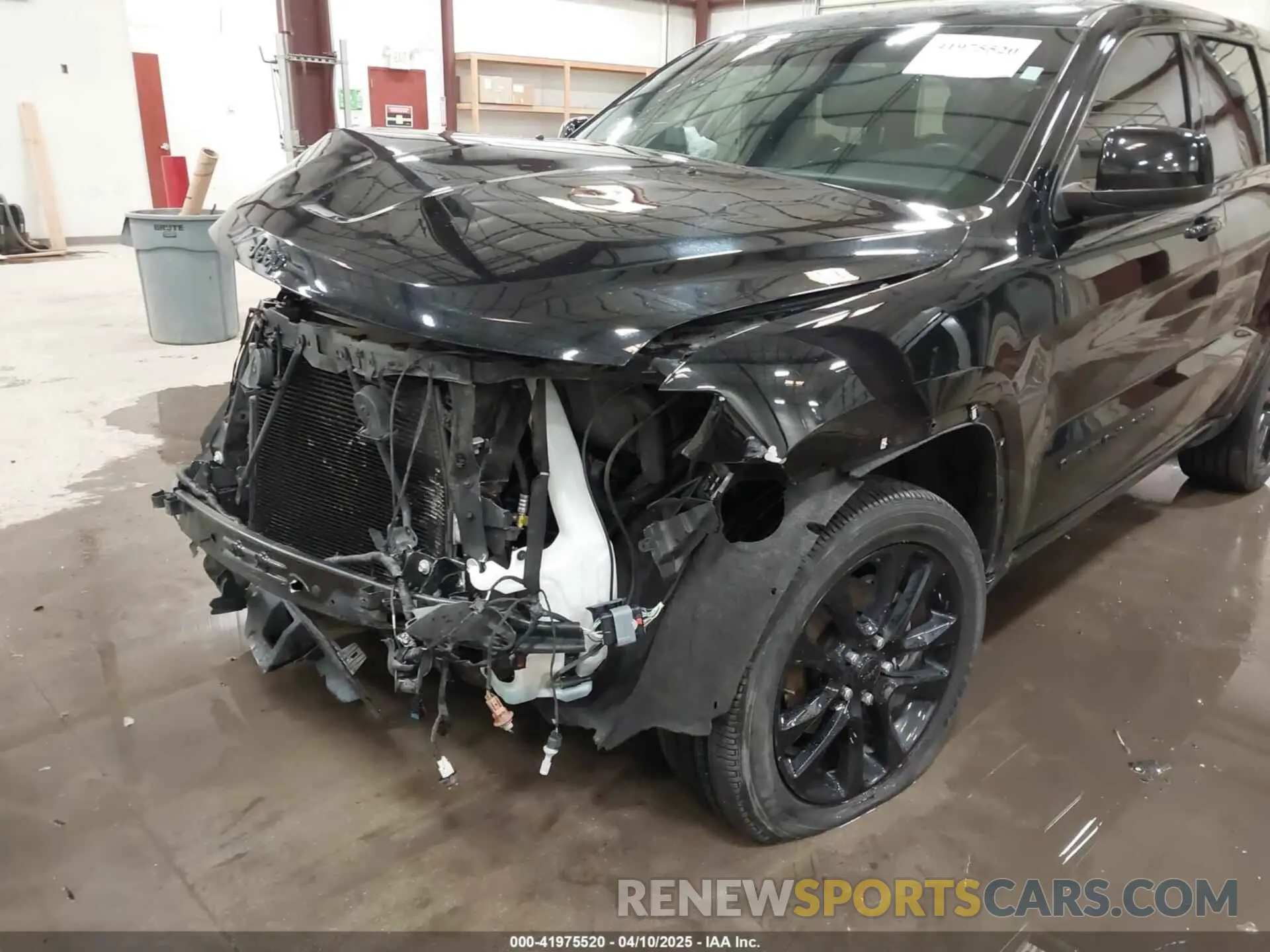 17 Photograph of a damaged car 1C4RJFAG5LC360077 JEEP GRAND CHEROKEE 2020