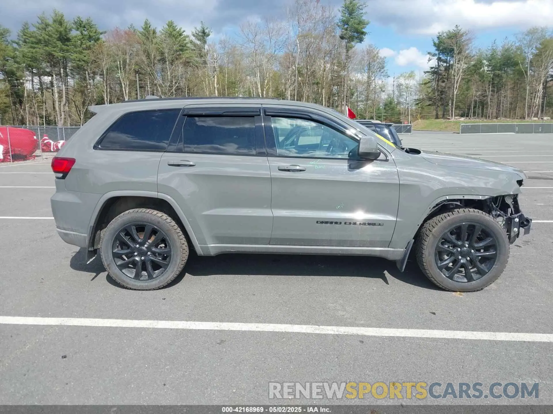 13 Photograph of a damaged car 1C4RJFAG5LC364453 JEEP GRAND CHEROKEE 2020