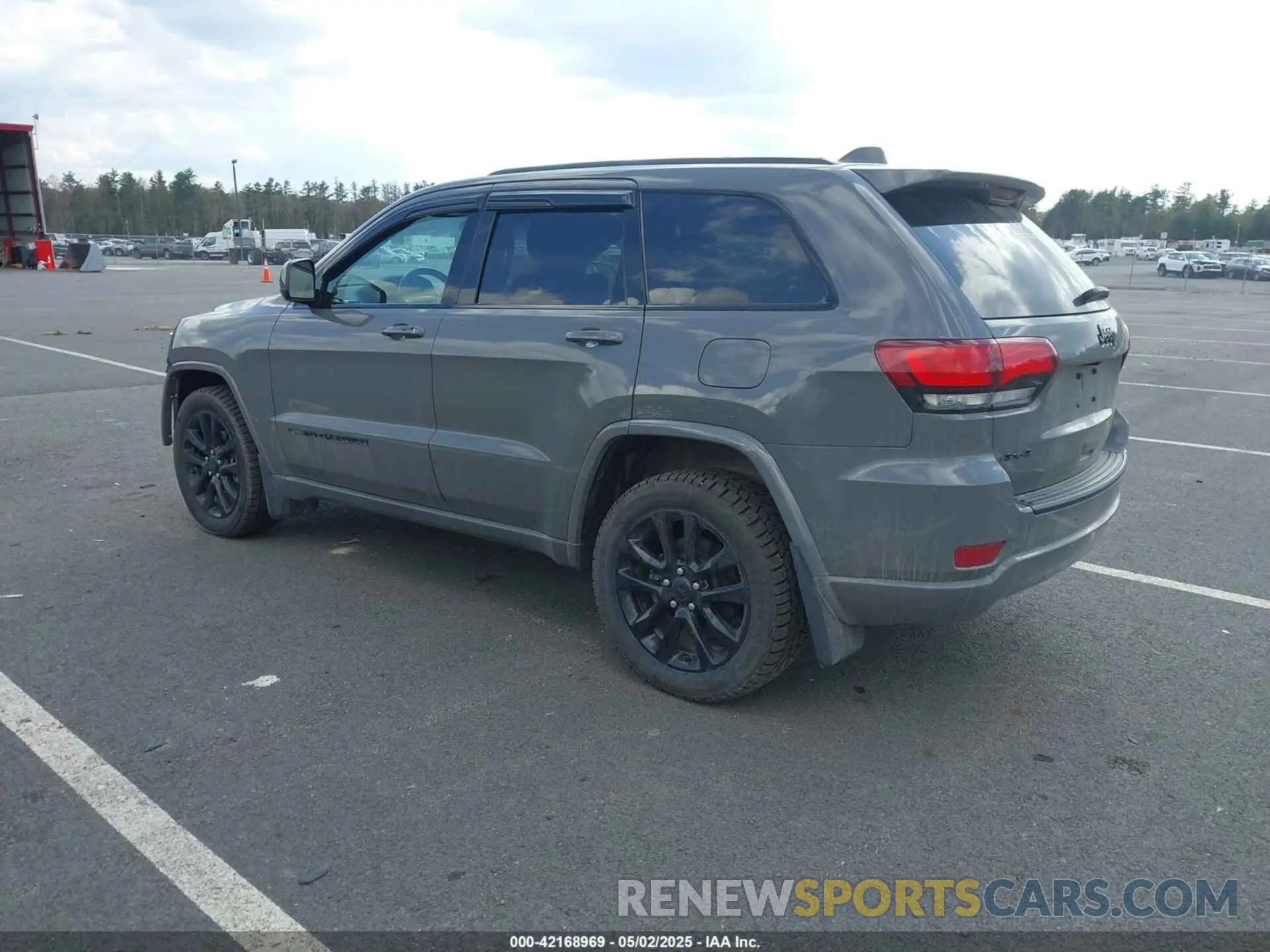 3 Photograph of a damaged car 1C4RJFAG5LC364453 JEEP GRAND CHEROKEE 2020