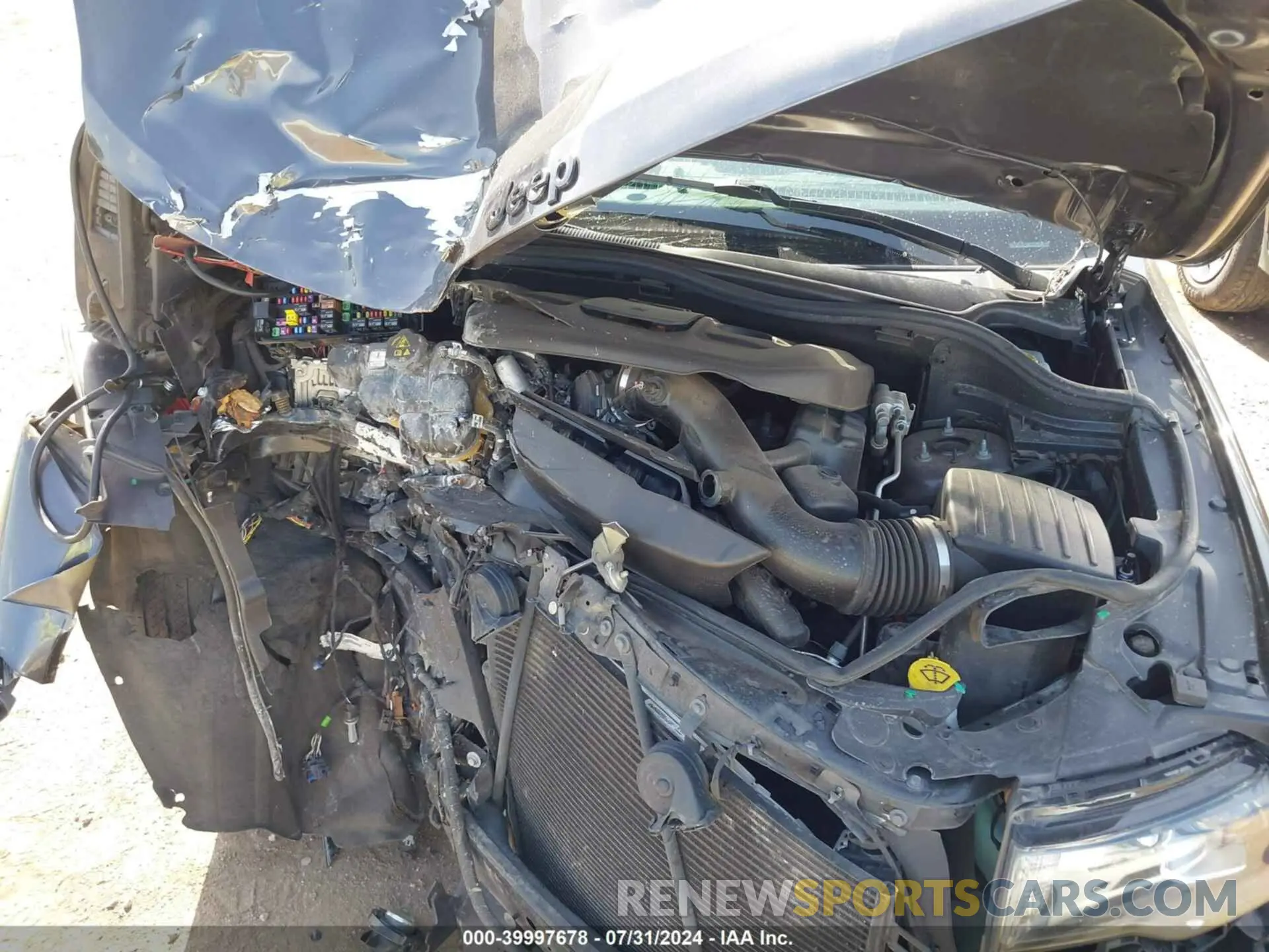 10 Photograph of a damaged car 1C4RJFAG6LC169381 JEEP GRAND CHEROKEE 2020