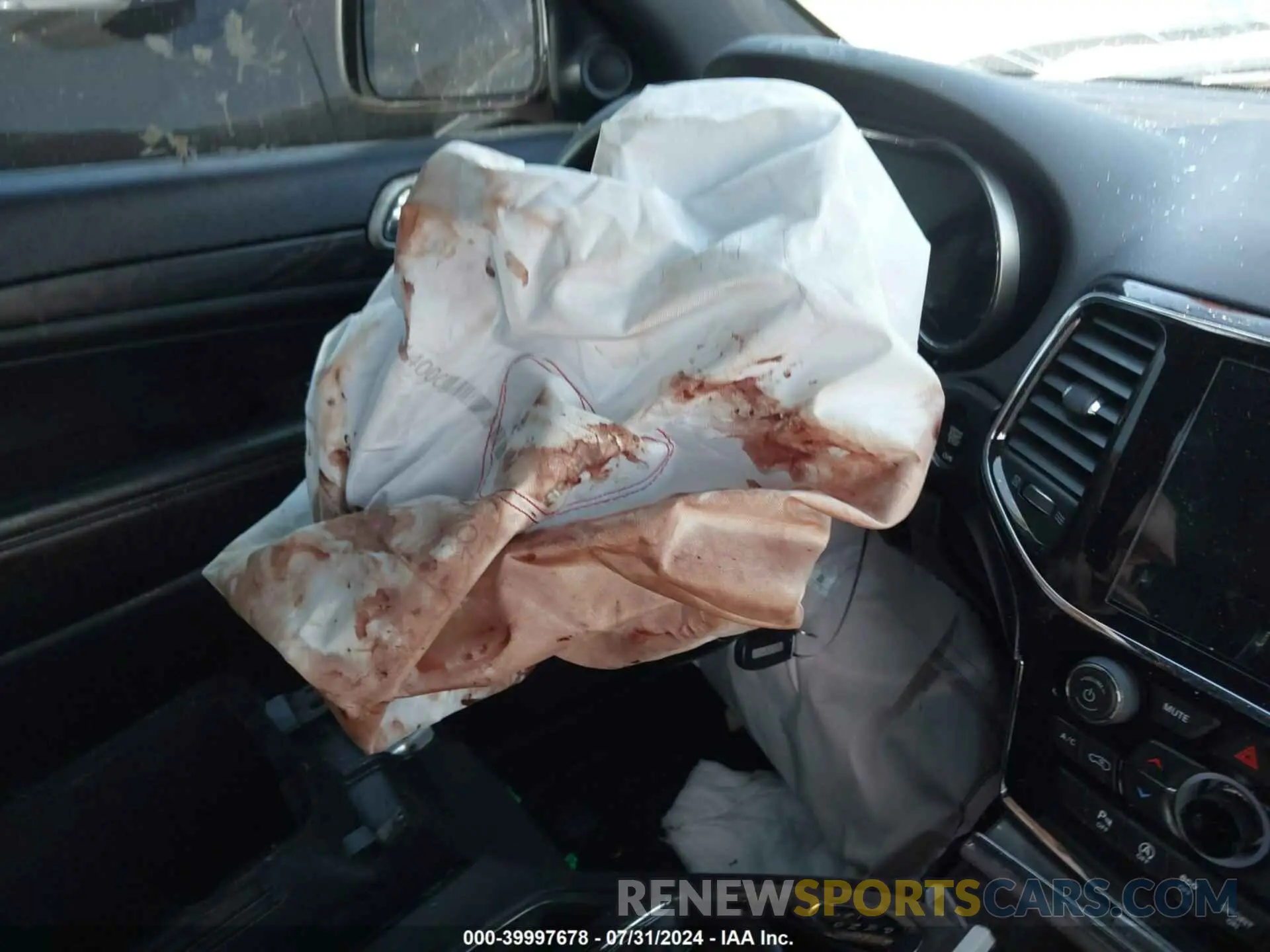 13 Photograph of a damaged car 1C4RJFAG6LC169381 JEEP GRAND CHEROKEE 2020