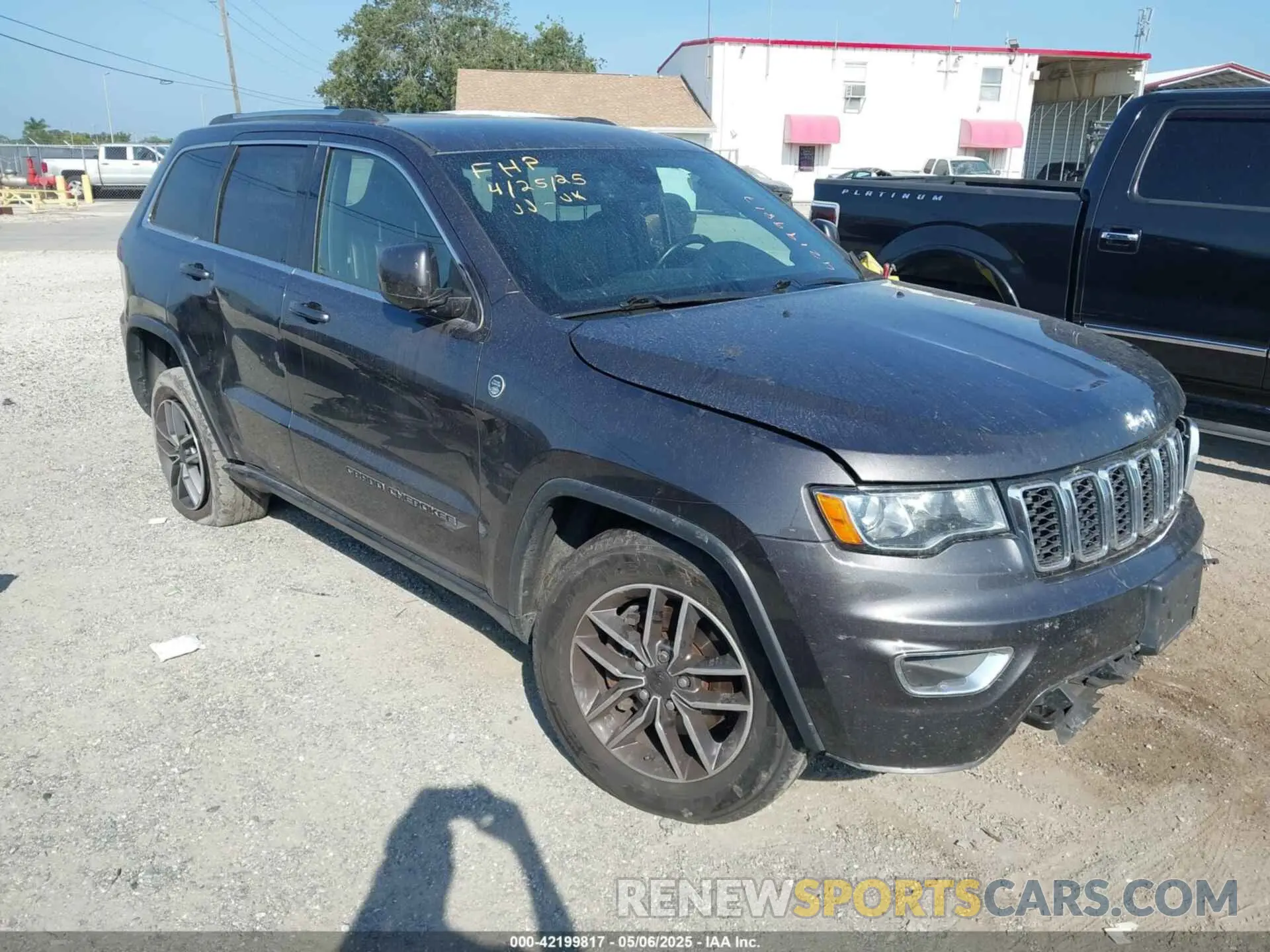 1 Photograph of a damaged car 1C4RJFAG6LC325970 JEEP GRAND CHEROKEE 2020