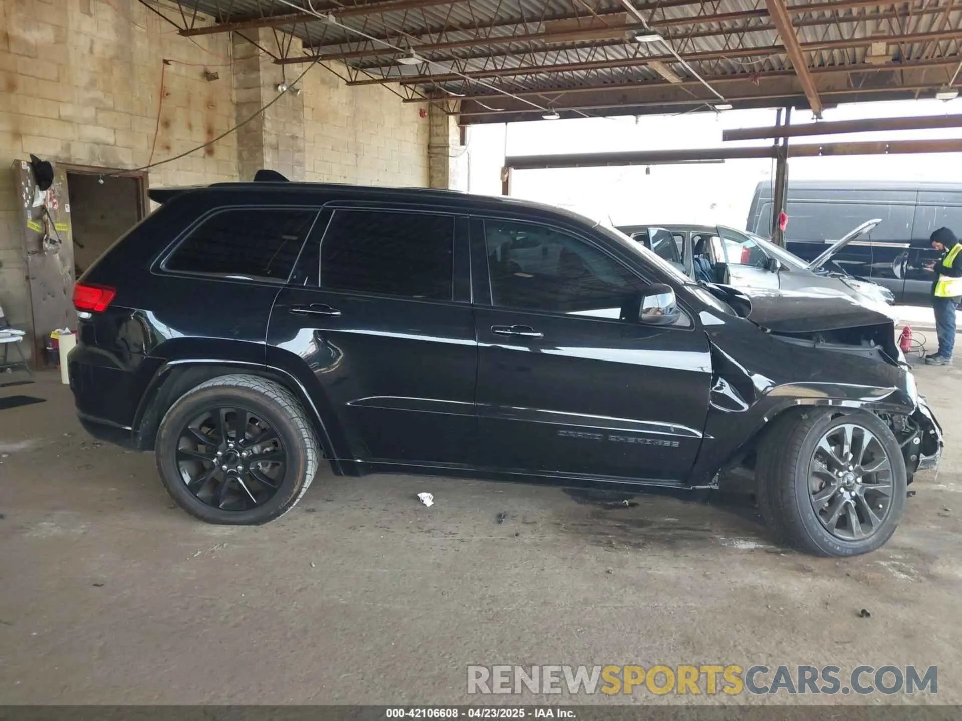 14 Photograph of a damaged car 1C4RJFAG7LC112347 JEEP GRAND CHEROKEE 2020