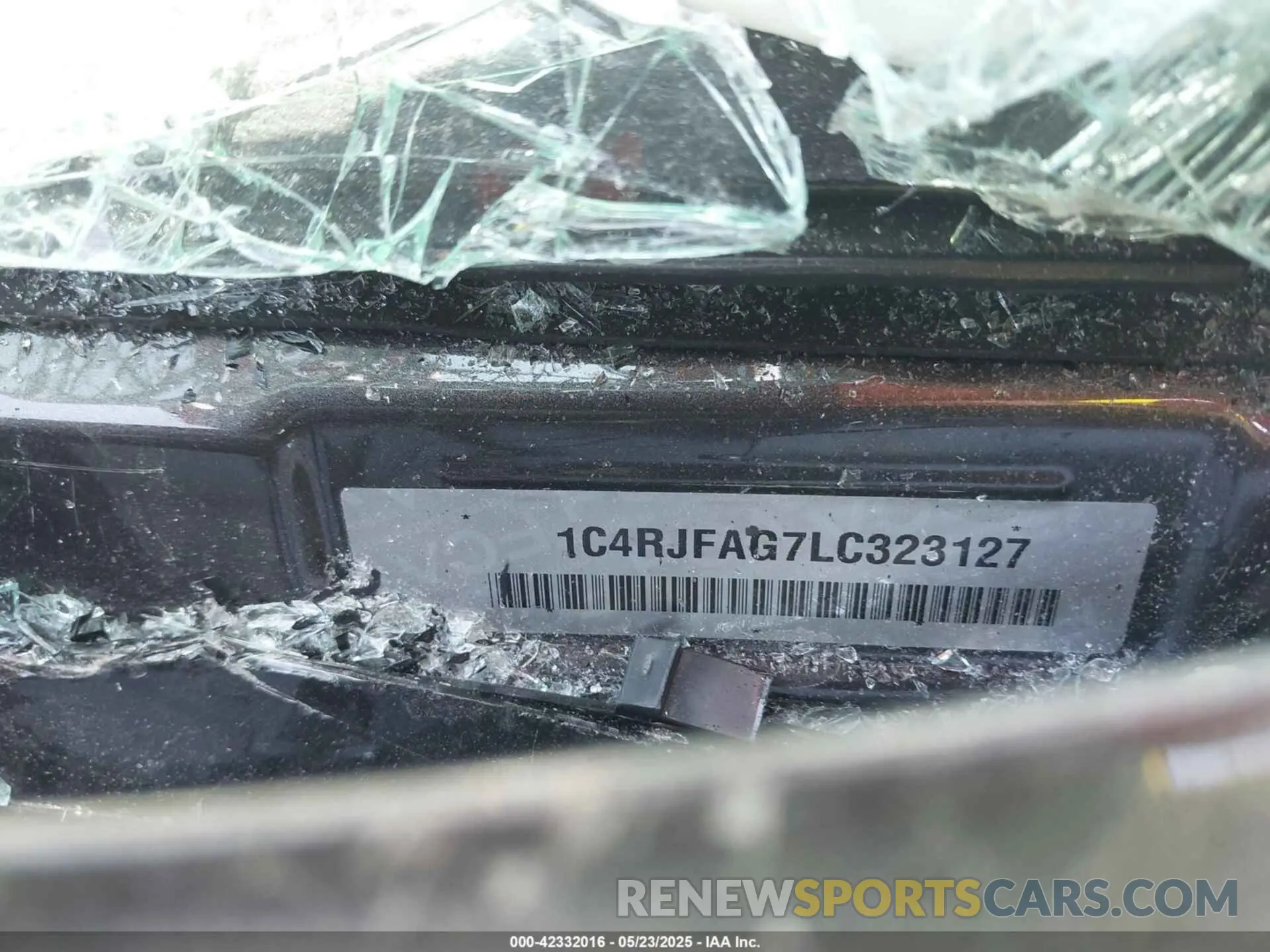 9 Photograph of a damaged car 1C4RJFAG7LC323127 JEEP GRAND CHEROKEE 2020