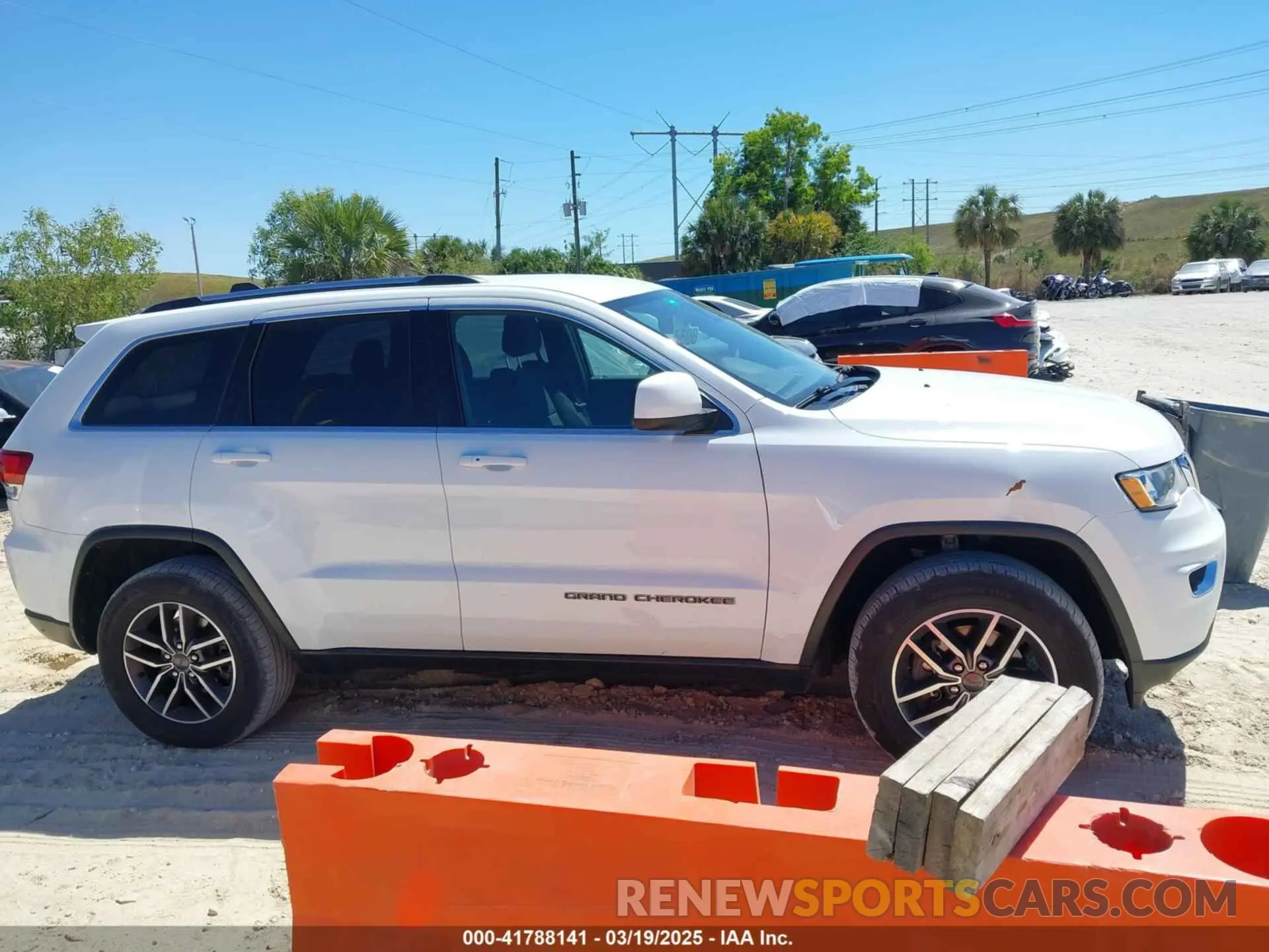 13 Photograph of a damaged car 1C4RJFAG8LC297380 JEEP GRAND CHEROKEE 2020