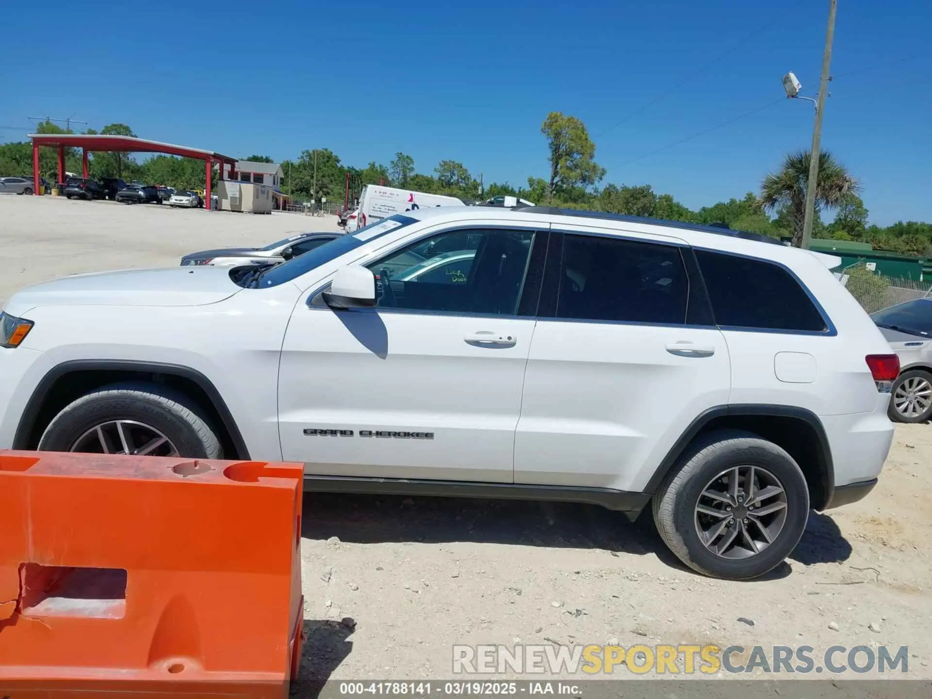 14 Photograph of a damaged car 1C4RJFAG8LC297380 JEEP GRAND CHEROKEE 2020