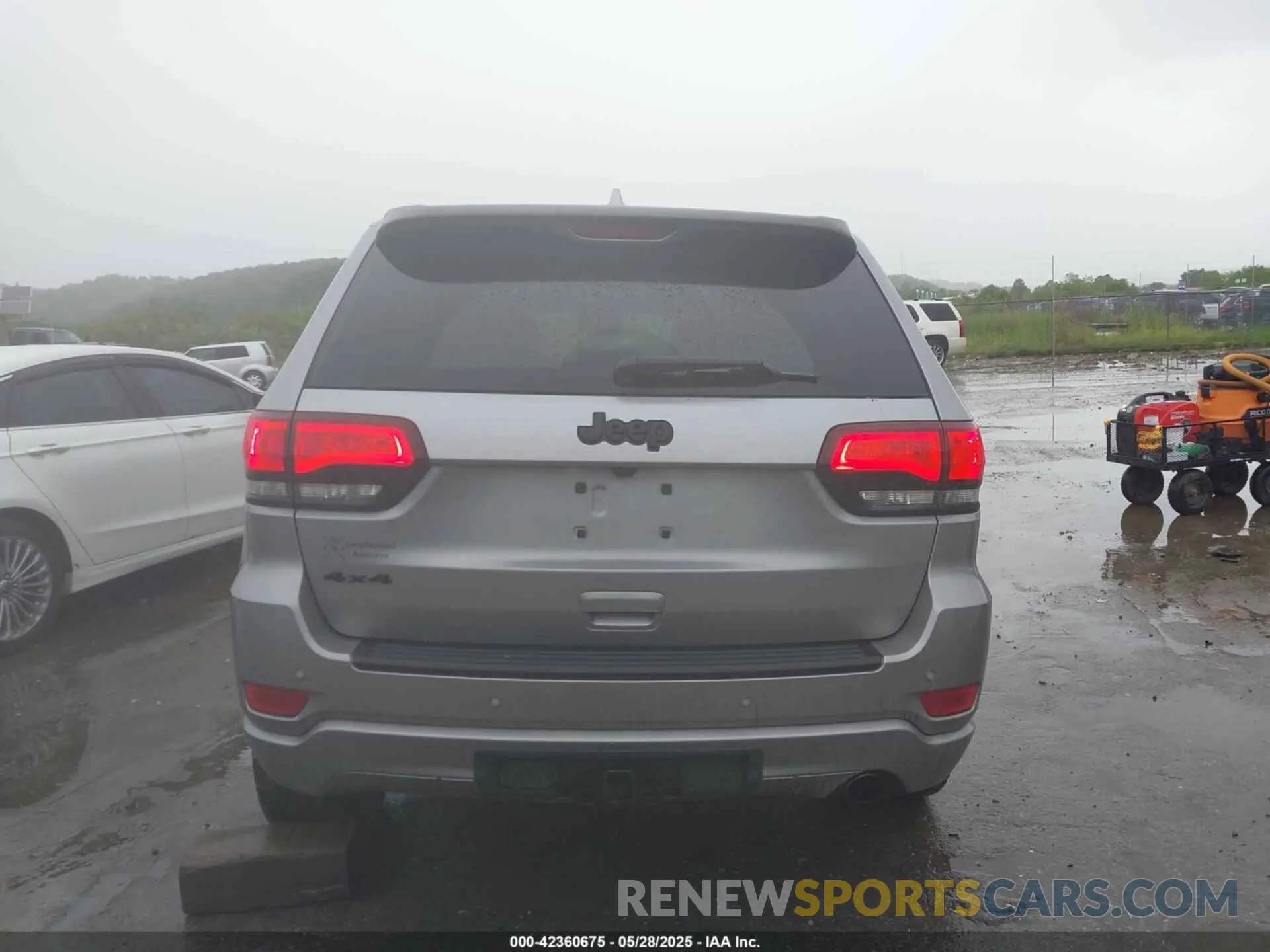 16 Photograph of a damaged car 1C4RJFAG9LC362849 JEEP GRAND CHEROKEE 2020