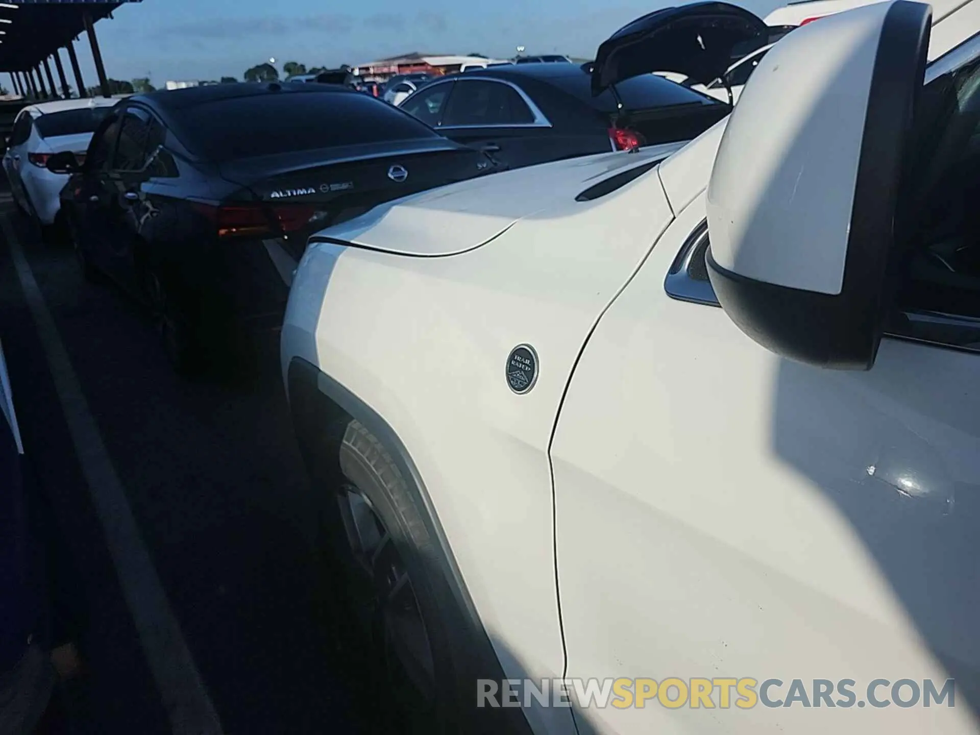 6 Photograph of a damaged car 1C4RJFAGXLC100516 JEEP GRAND CHEROKEE 2020