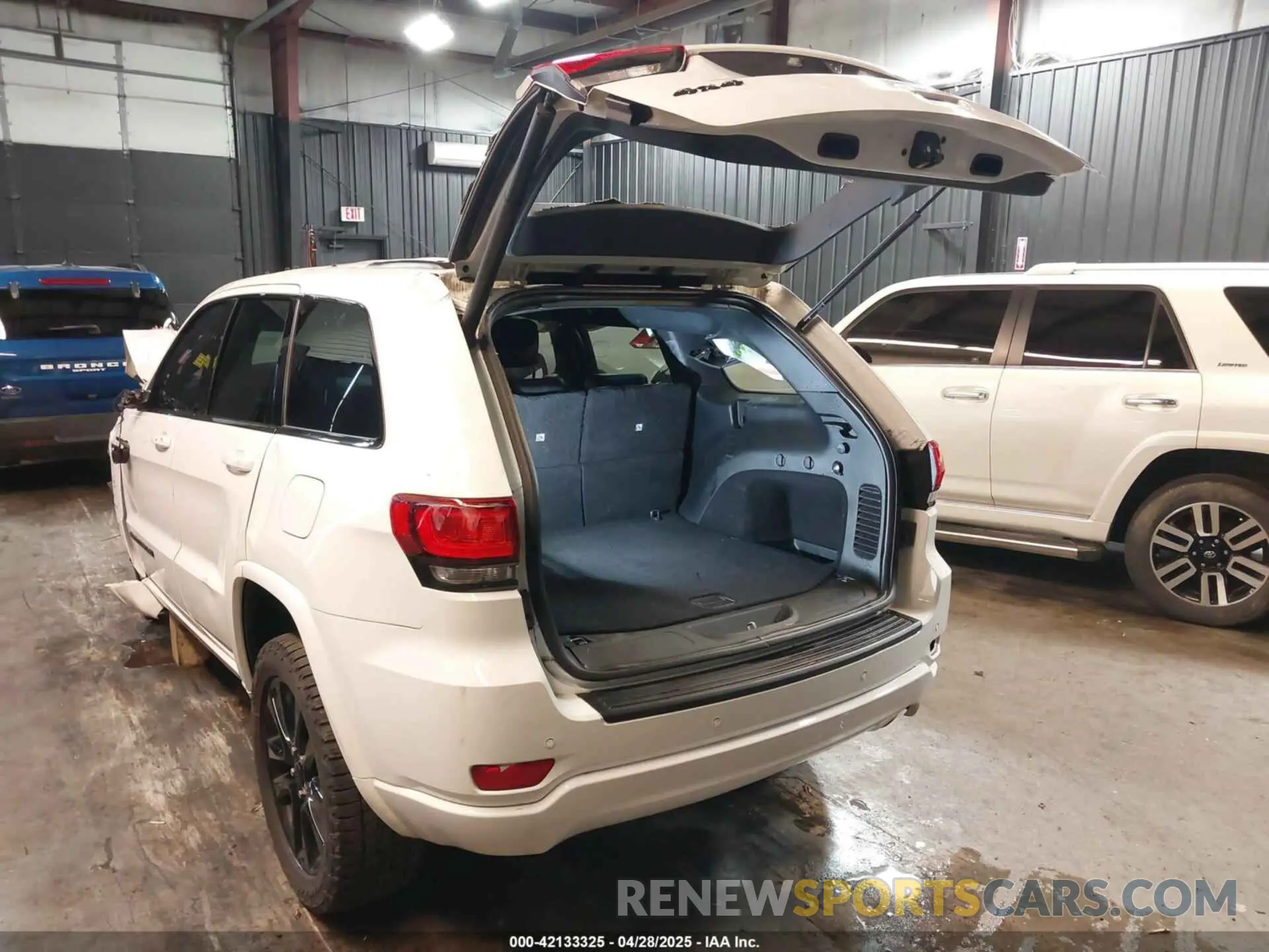 3 Фотография поврежденного автомобиля 1C4RJFAGXLC111399 JEEP GRAND CHEROKEE 2020