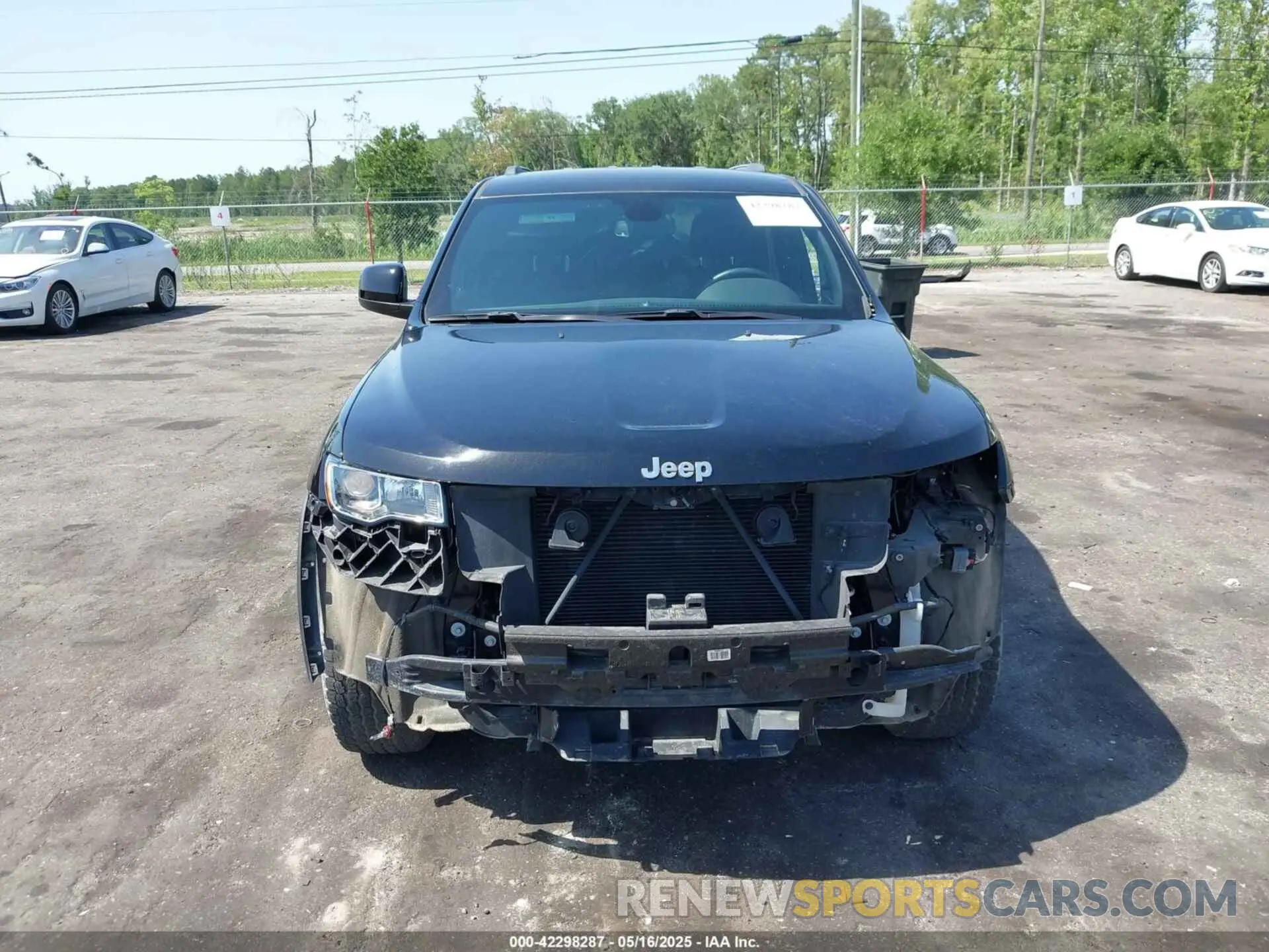13 Photograph of a damaged car 1C4RJFAGXLC219294 JEEP GRAND CHEROKEE 2020