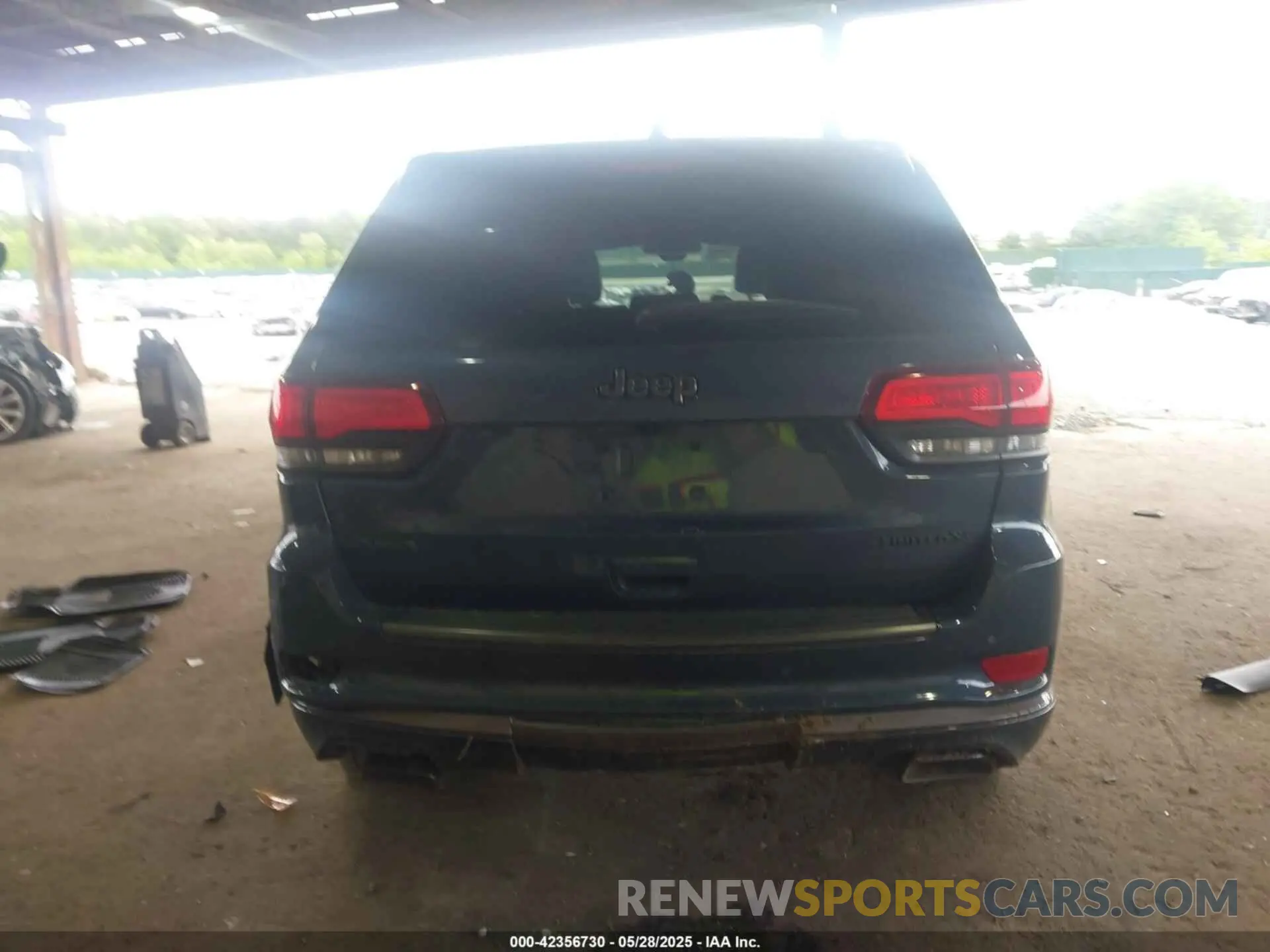 17 Photograph of a damaged car 1C4RJFBG0LC143499 JEEP GRAND CHEROKEE 2020