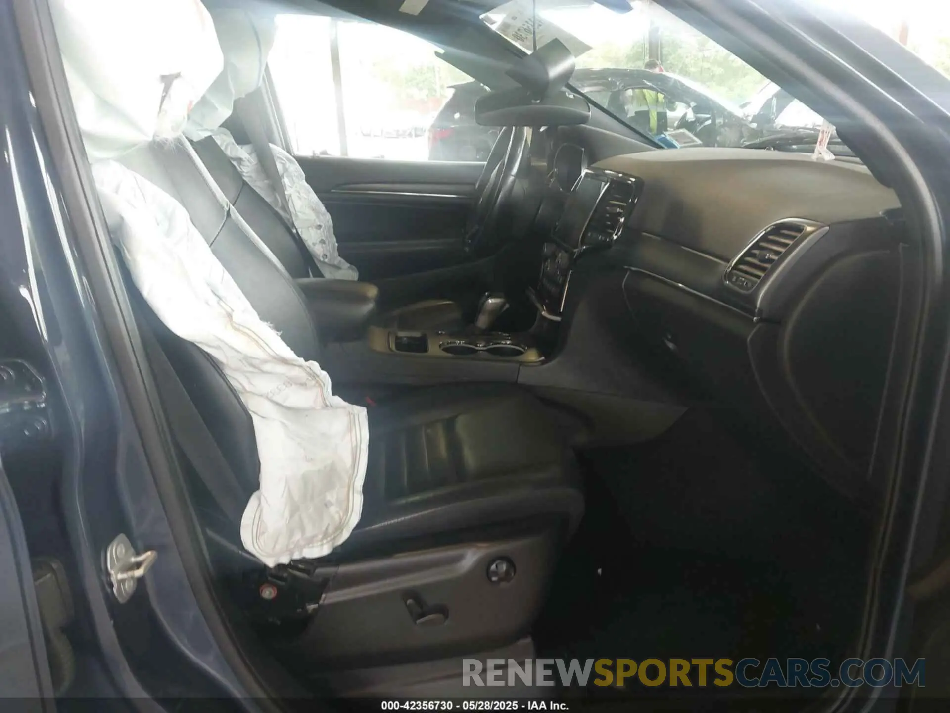 5 Photograph of a damaged car 1C4RJFBG0LC143499 JEEP GRAND CHEROKEE 2020