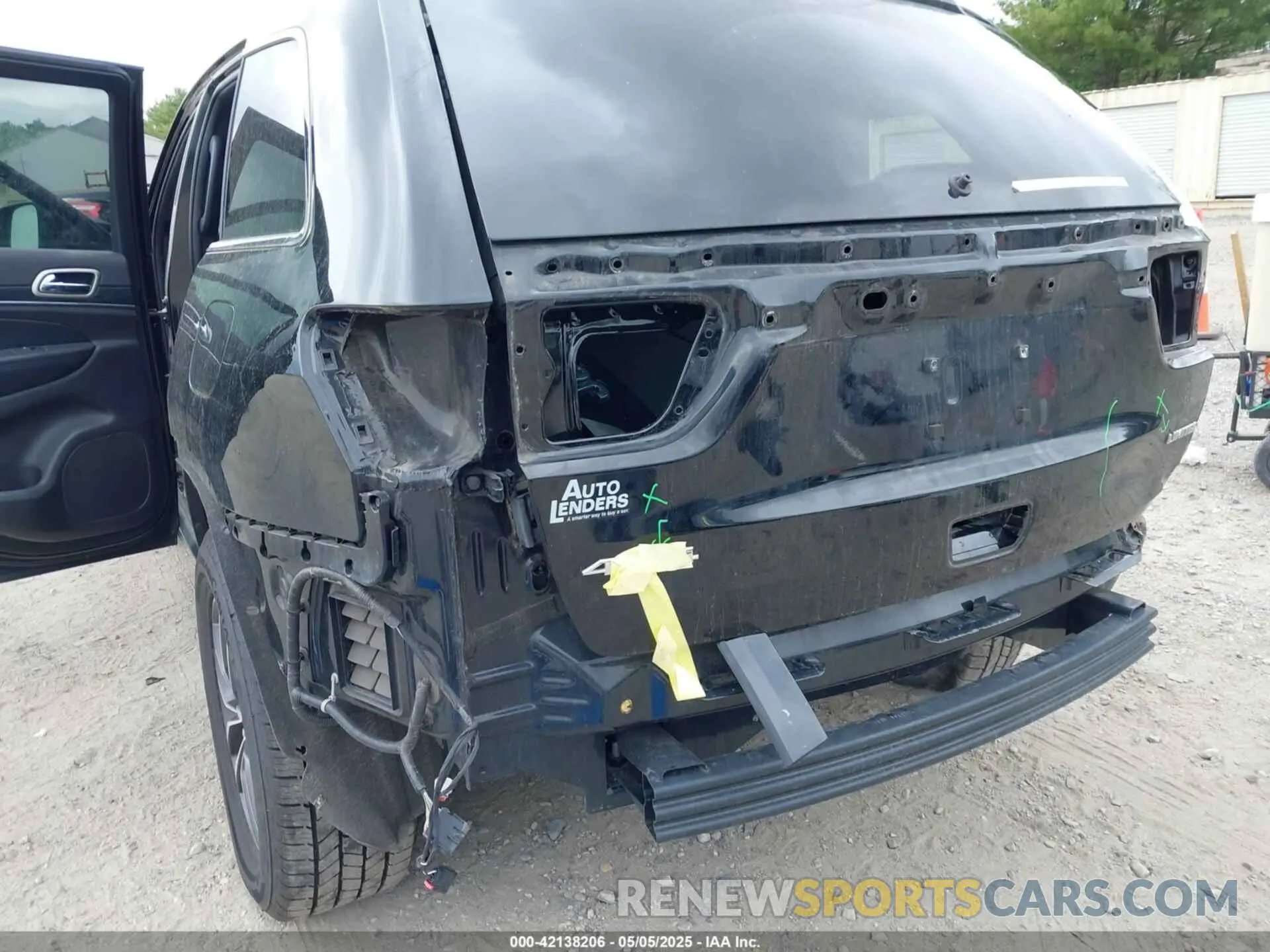 17 Photograph of a damaged car 1C4RJFBG0LC332847 JEEP GRAND CHEROKEE 2020