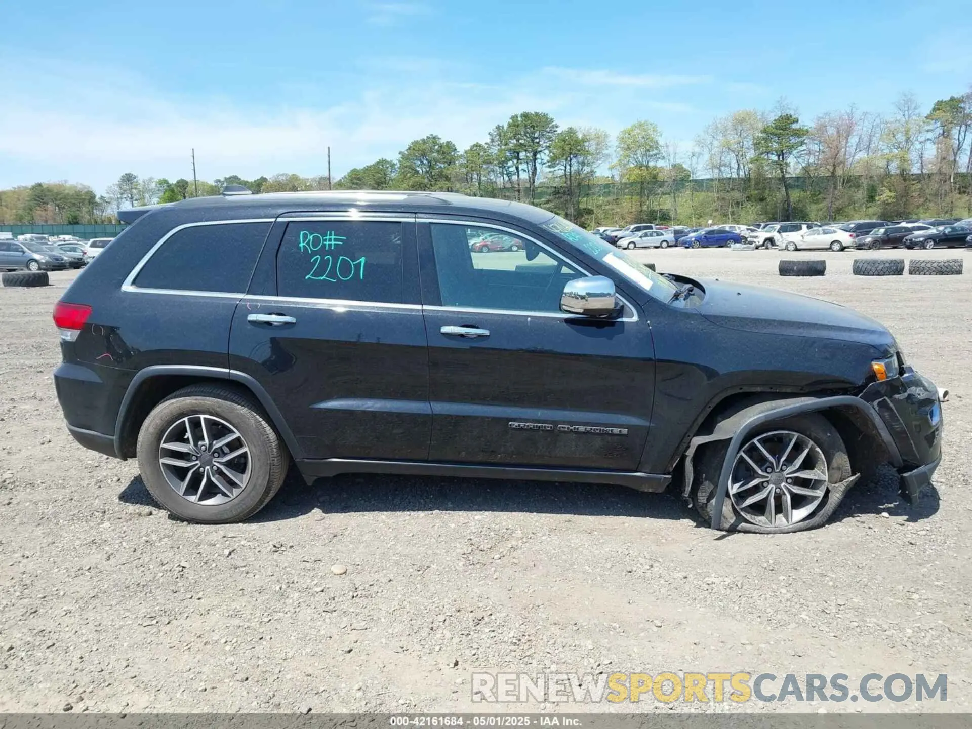 13 Photograph of a damaged car 1C4RJFBG1LC386545 JEEP GRAND CHEROKEE 2020