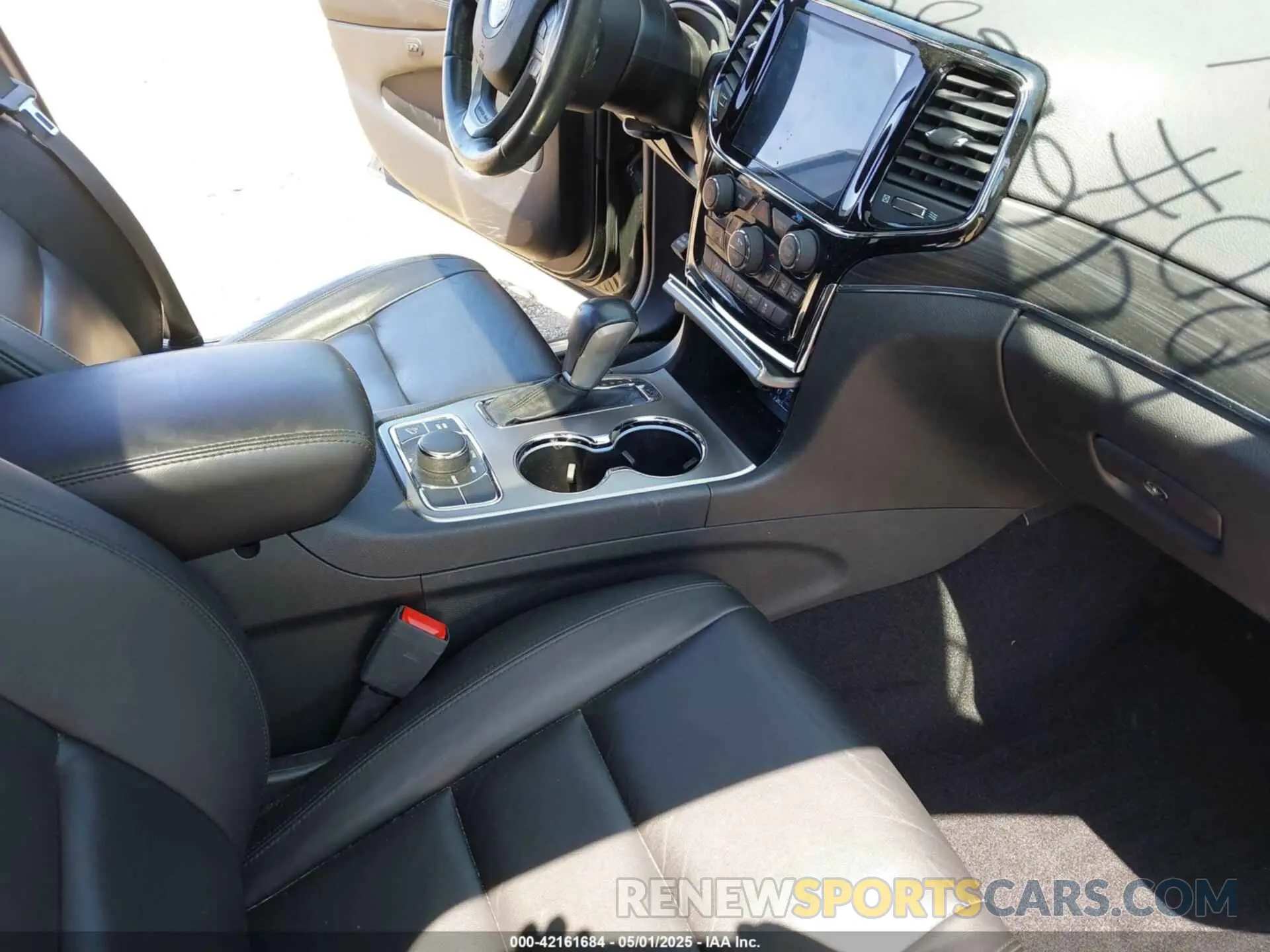 5 Photograph of a damaged car 1C4RJFBG1LC386545 JEEP GRAND CHEROKEE 2020