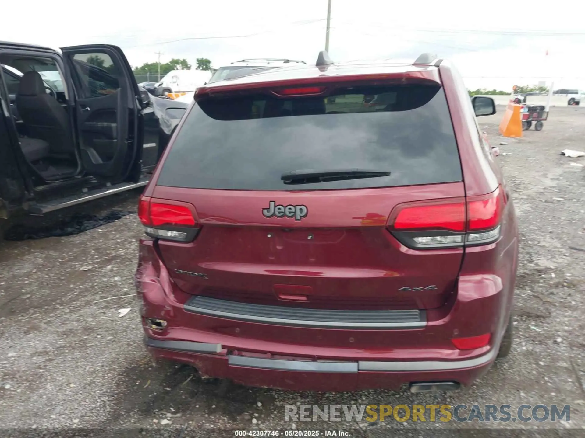 17 Photograph of a damaged car 1C4RJFBG2LC135498 JEEP GRAND CHEROKEE 2020
