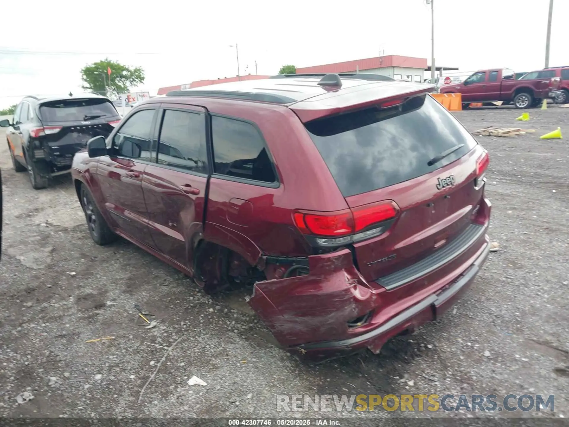 3 Photograph of a damaged car 1C4RJFBG2LC135498 JEEP GRAND CHEROKEE 2020