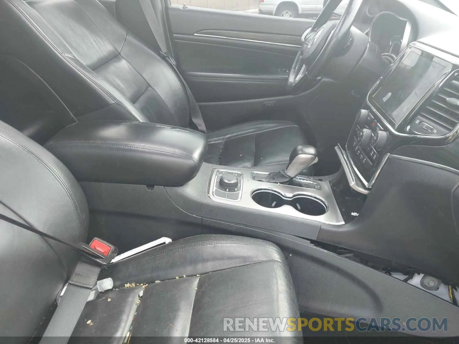 5 Photograph of a damaged car 1C4RJFBG2LC137641 JEEP GRAND CHEROKEE 2020
