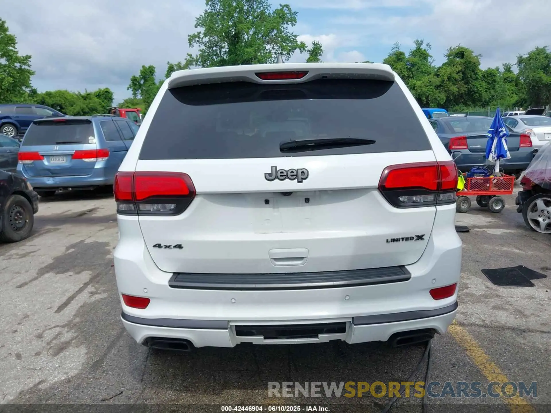 16 Photograph of a damaged car 1C4RJFBG2LC235312 JEEP GRAND CHEROKEE 2020