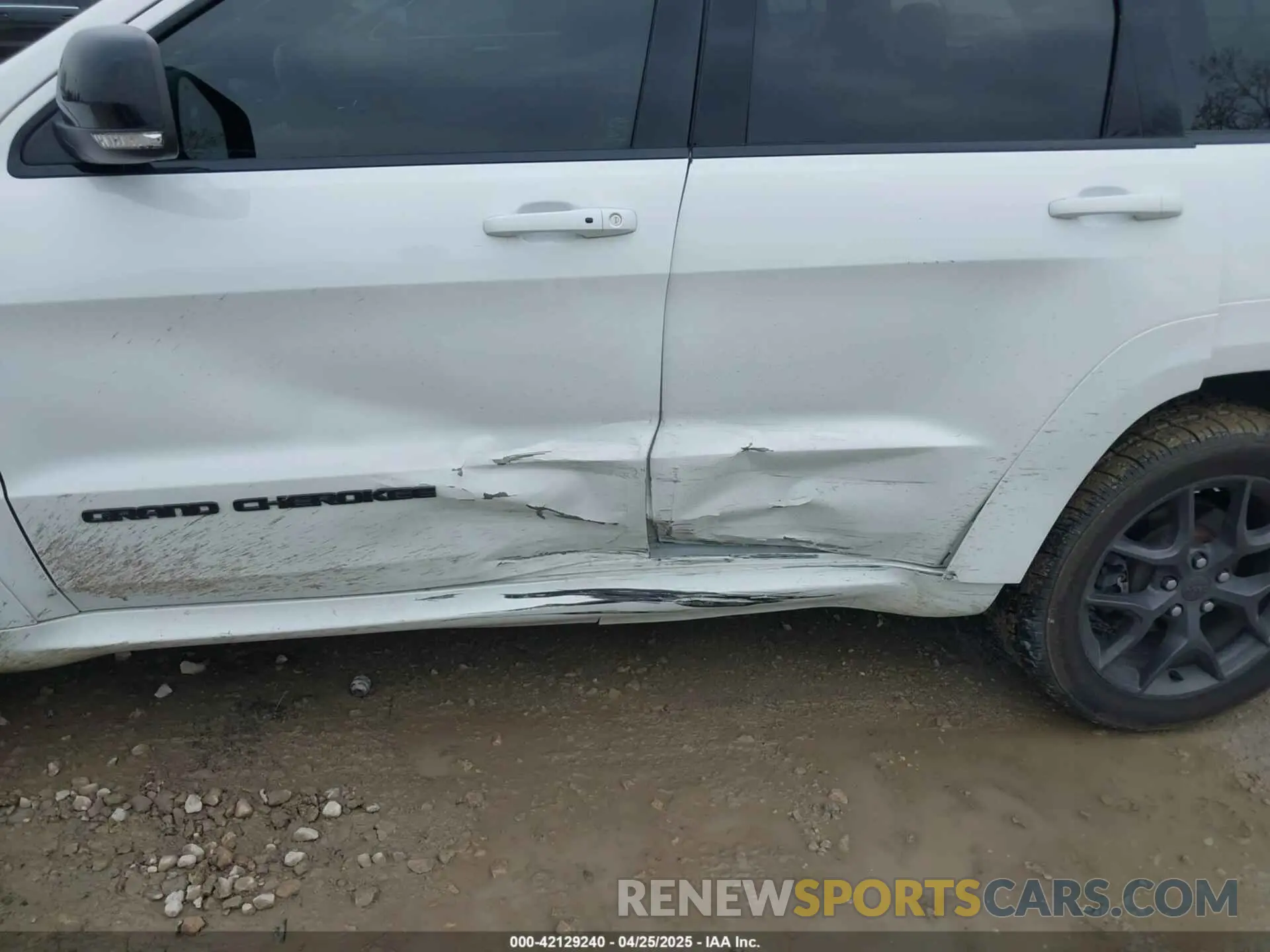 6 Photograph of a damaged car 1C4RJFBG2LC242101 JEEP GRAND CHEROKEE 2020