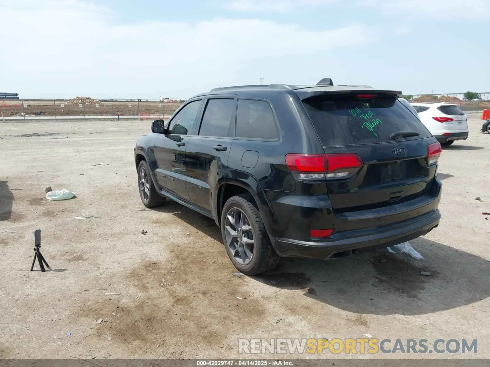 3 Photograph of a damaged car 1C4RJFBG2LC290925 JEEP GRAND CHEROKEE 2020