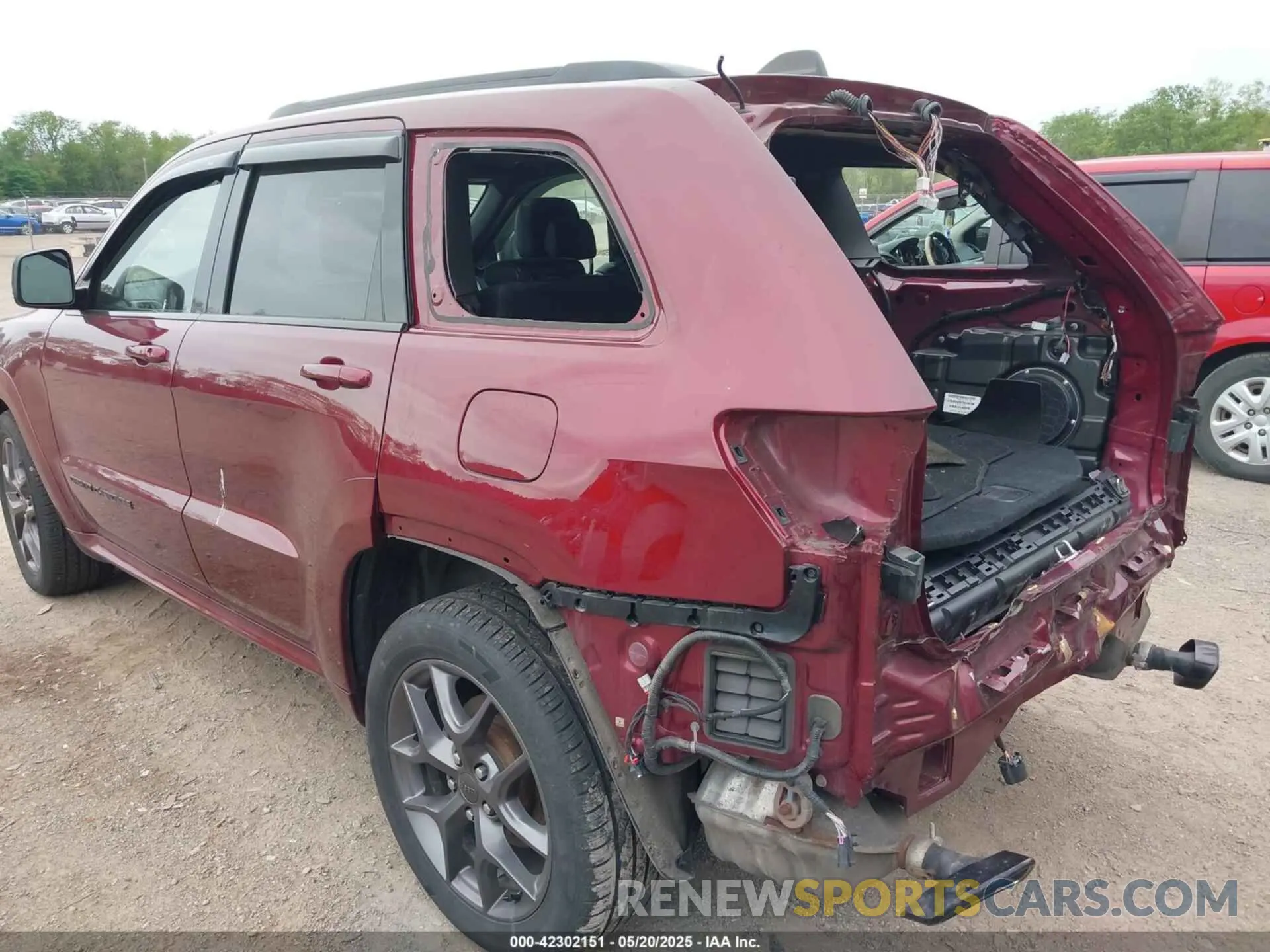 18 Photograph of a damaged car 1C4RJFBG3LC359301 JEEP GRAND CHEROKEE 2020