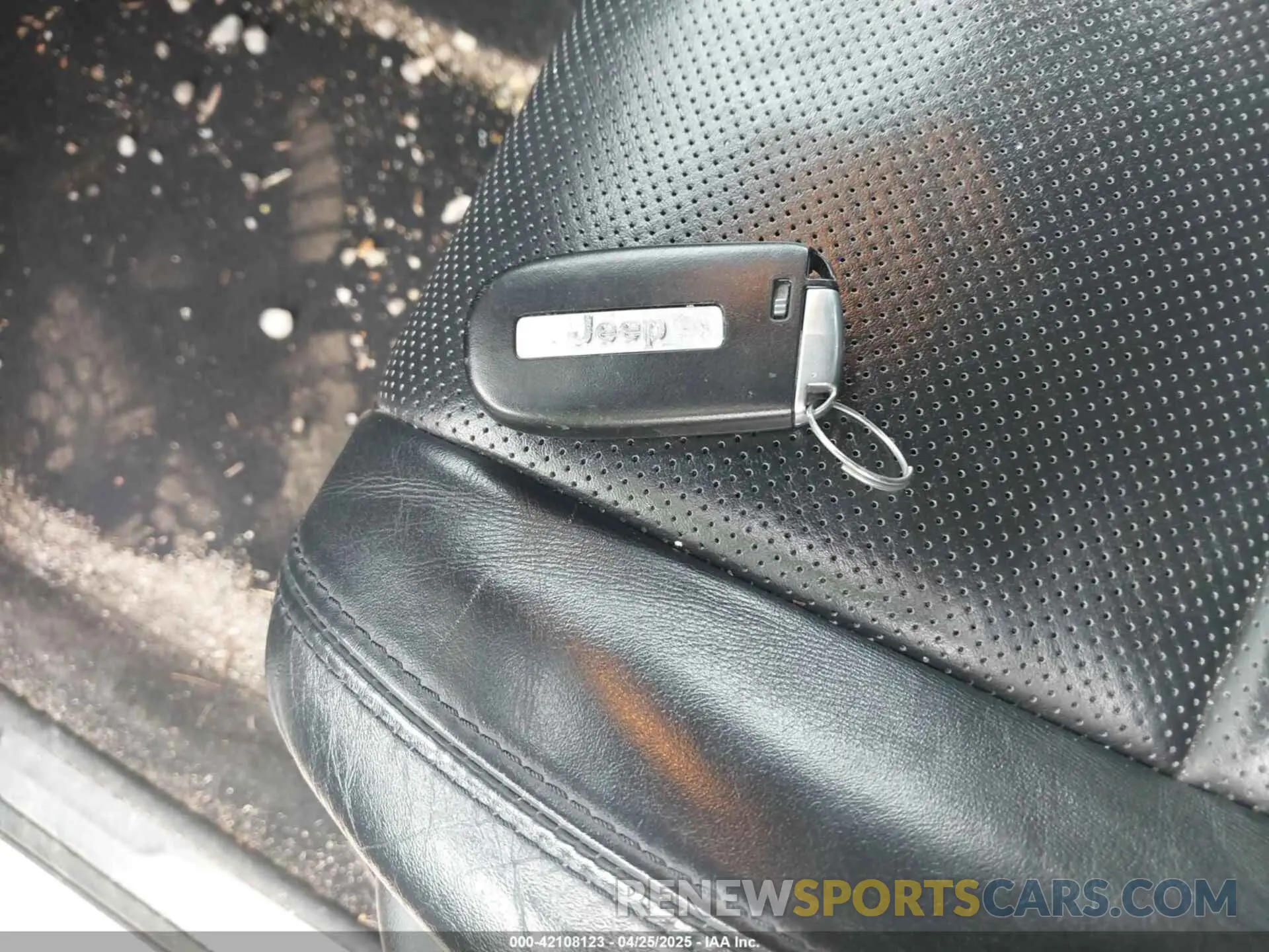 11 Photograph of a damaged car 1C4RJFBG4LC120856 JEEP GRAND CHEROKEE 2020