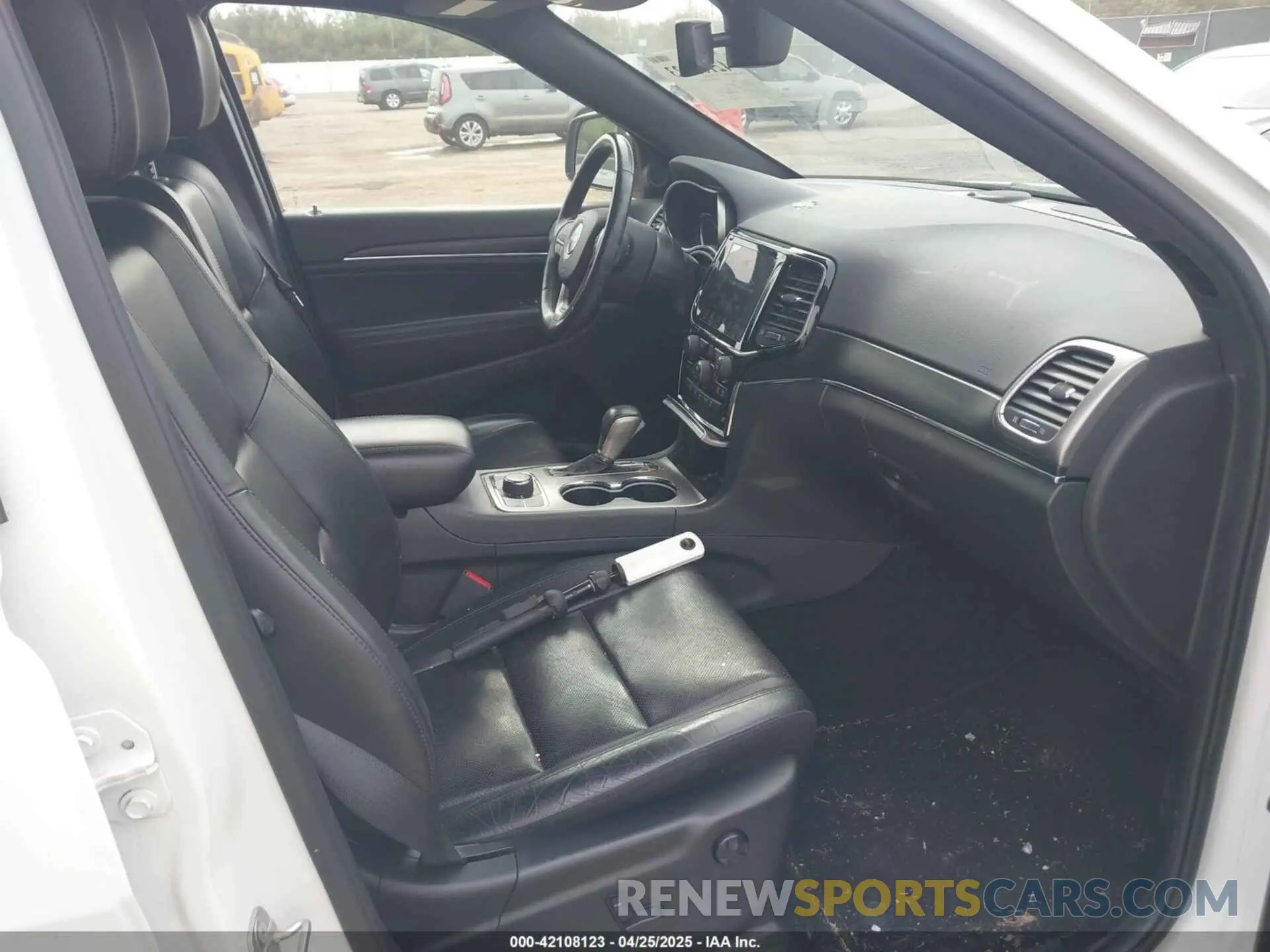 5 Photograph of a damaged car 1C4RJFBG4LC120856 JEEP GRAND CHEROKEE 2020