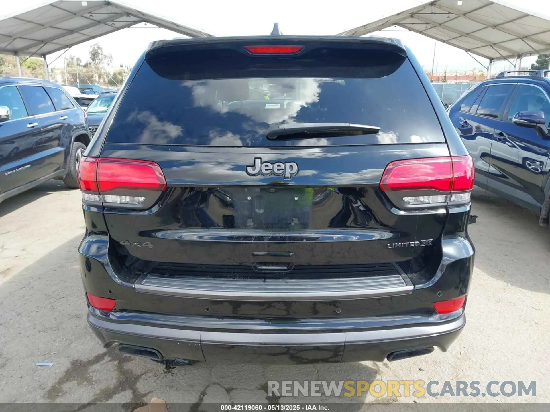 17 Photograph of a damaged car 1C4RJFBG4LC267887 JEEP GRAND CHEROKEE 2020