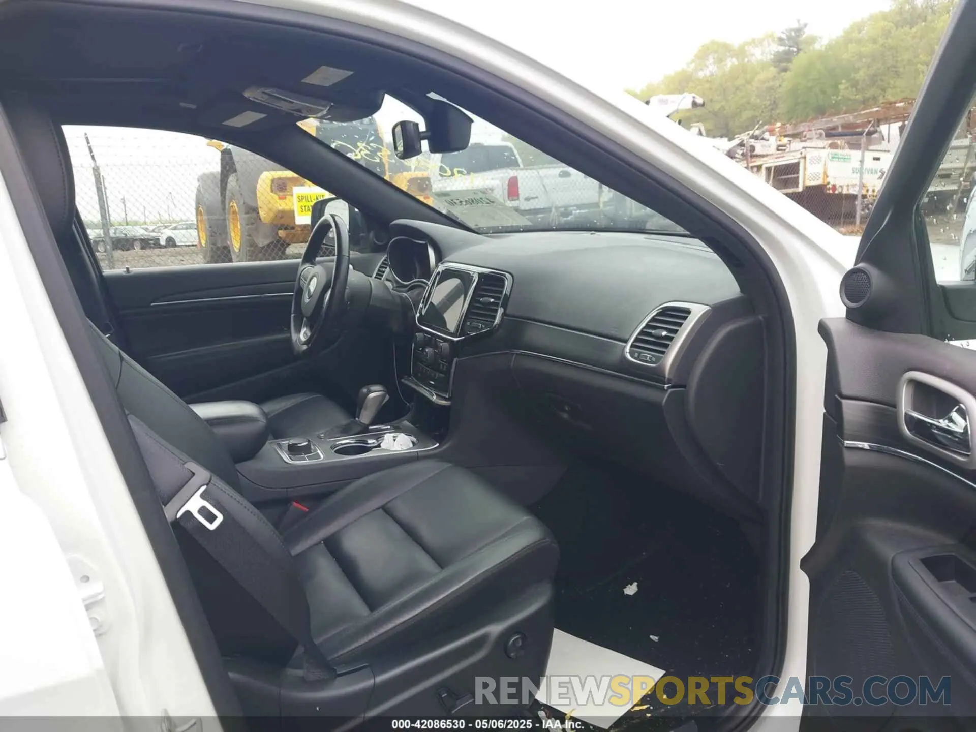 5 Photograph of a damaged car 1C4RJFBG6LC167435 JEEP GRAND CHEROKEE 2020