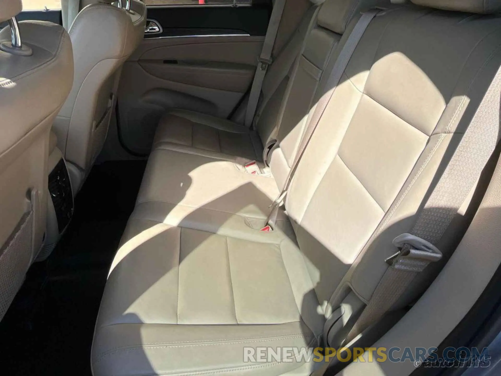 7 Photograph of a damaged car 1C4RJFBG7LC366929 JEEP GRAND CHEROKEE 2020