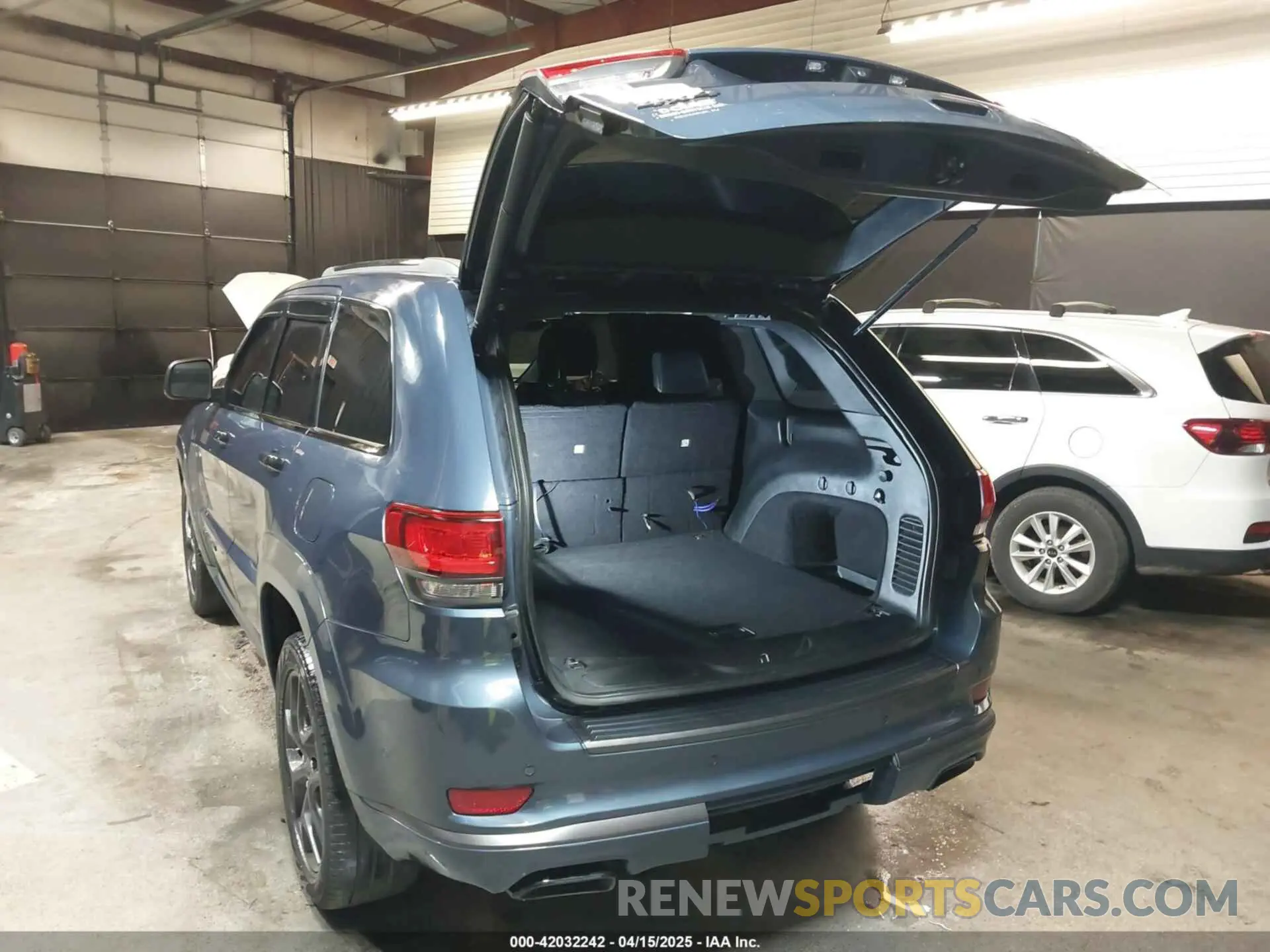 3 Фотография поврежденного автомобиля 1C4RJFBG8LC302740 JEEP GRAND CHEROKEE 2020