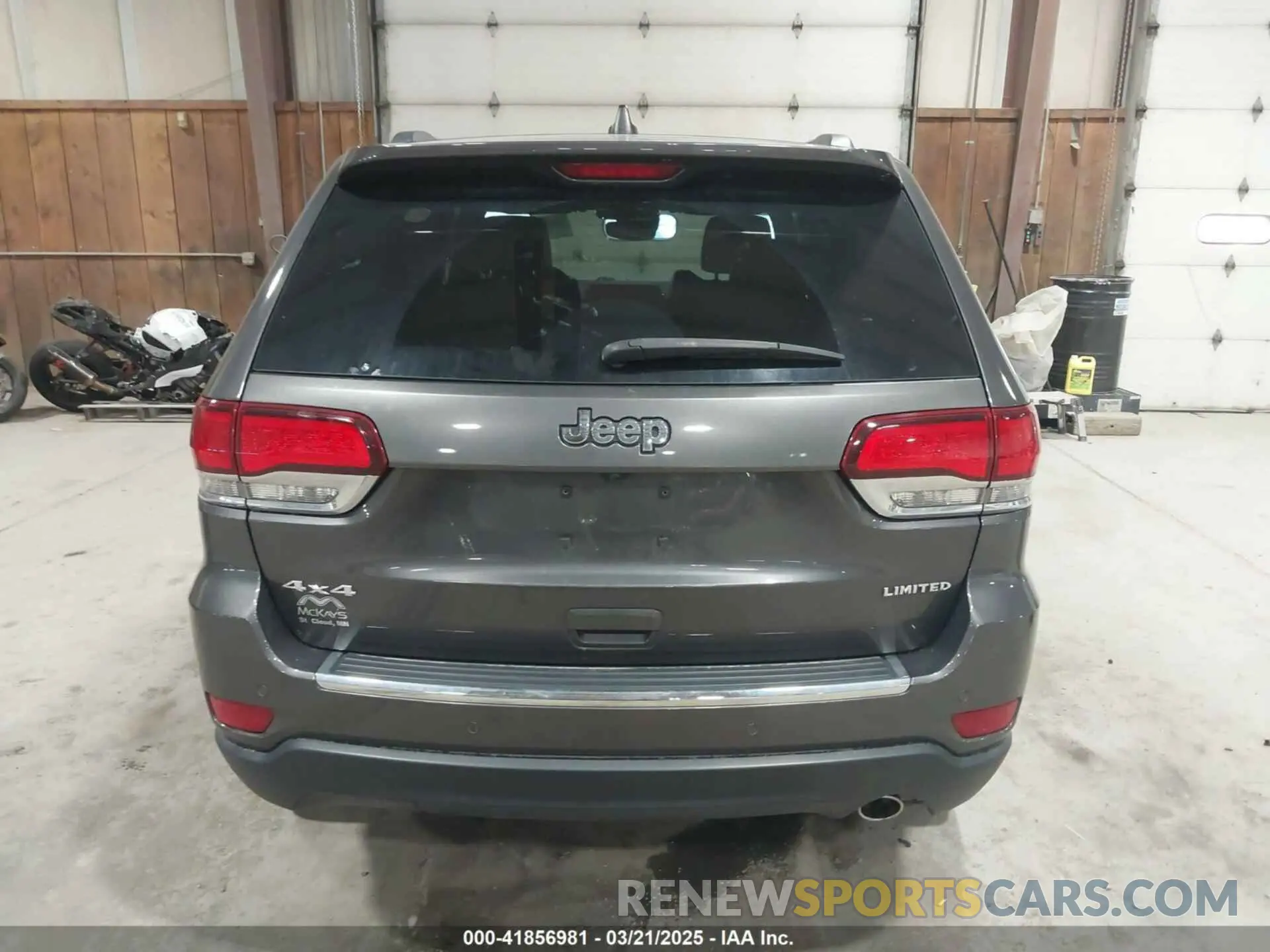 17 Photograph of a damaged car 1C4RJFBG9LC396594 JEEP GRAND CHEROKEE 2020