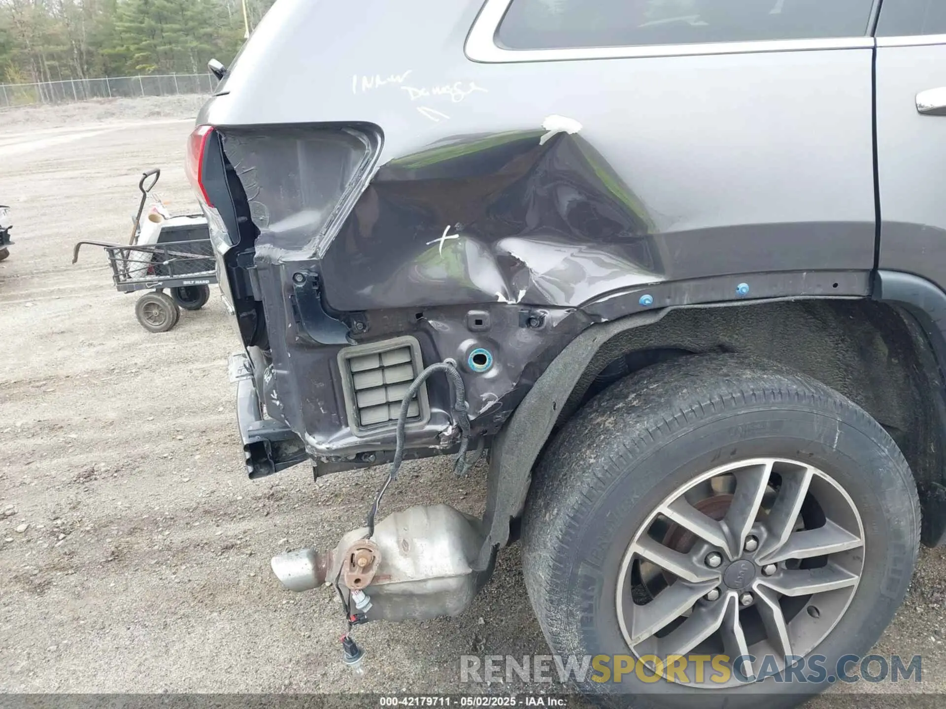 19 Photograph of a damaged car 1C4RJFBG9LC413894 JEEP GRAND CHEROKEE 2020