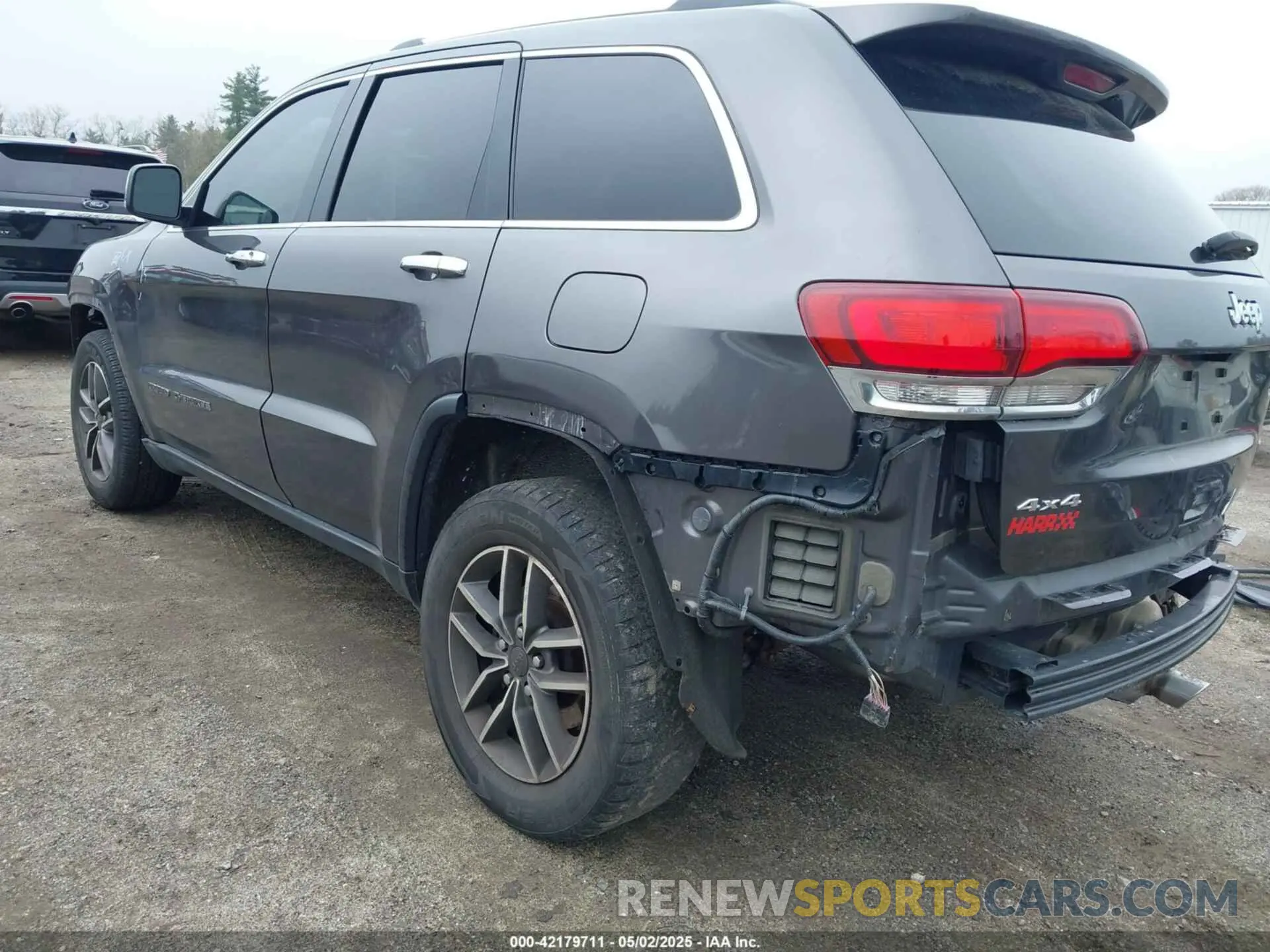 3 Photograph of a damaged car 1C4RJFBG9LC413894 JEEP GRAND CHEROKEE 2020