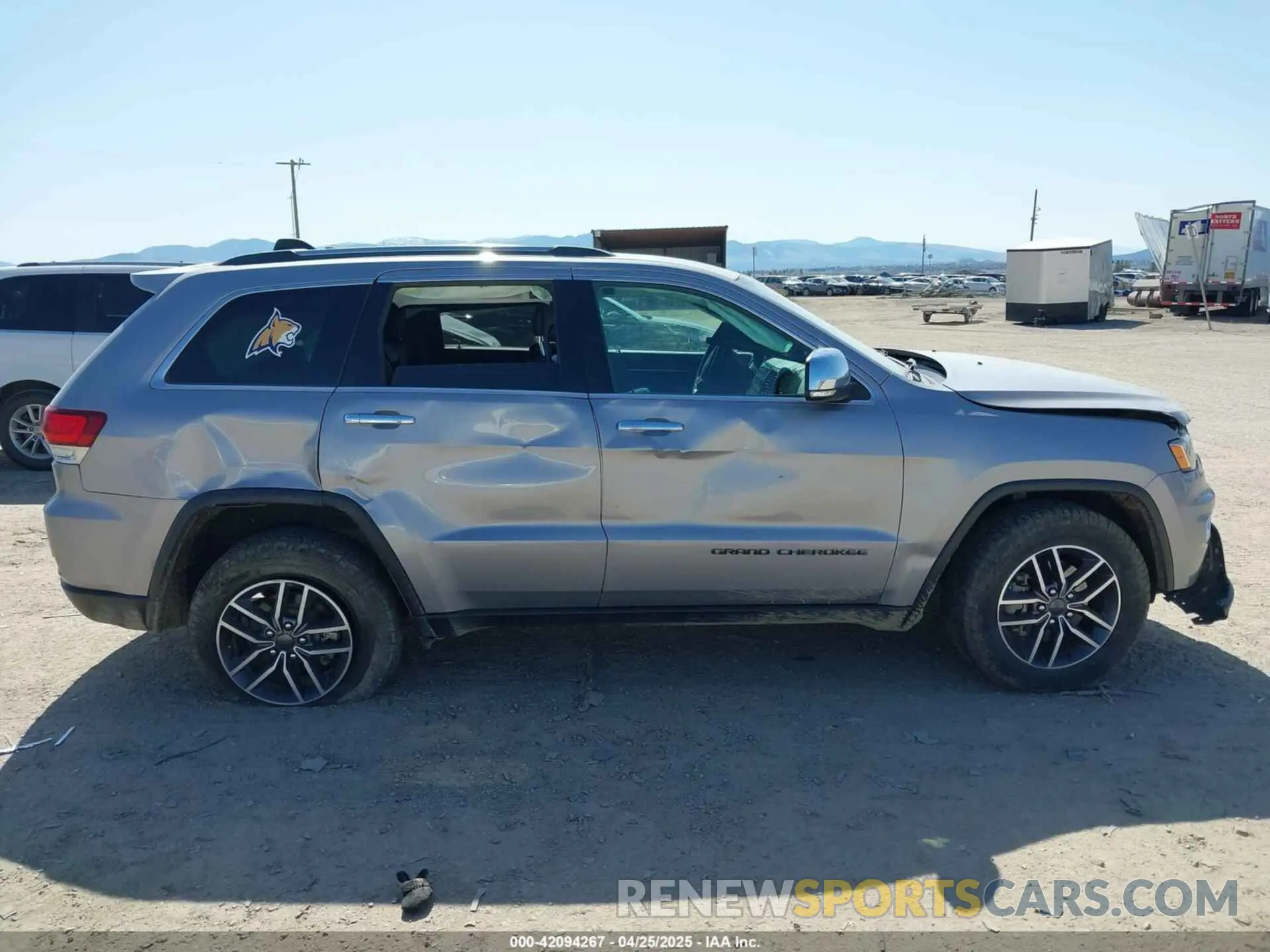 13 Фотография поврежденного автомобиля 1C4RJFBGXLC322505 JEEP GRAND CHEROKEE 2020