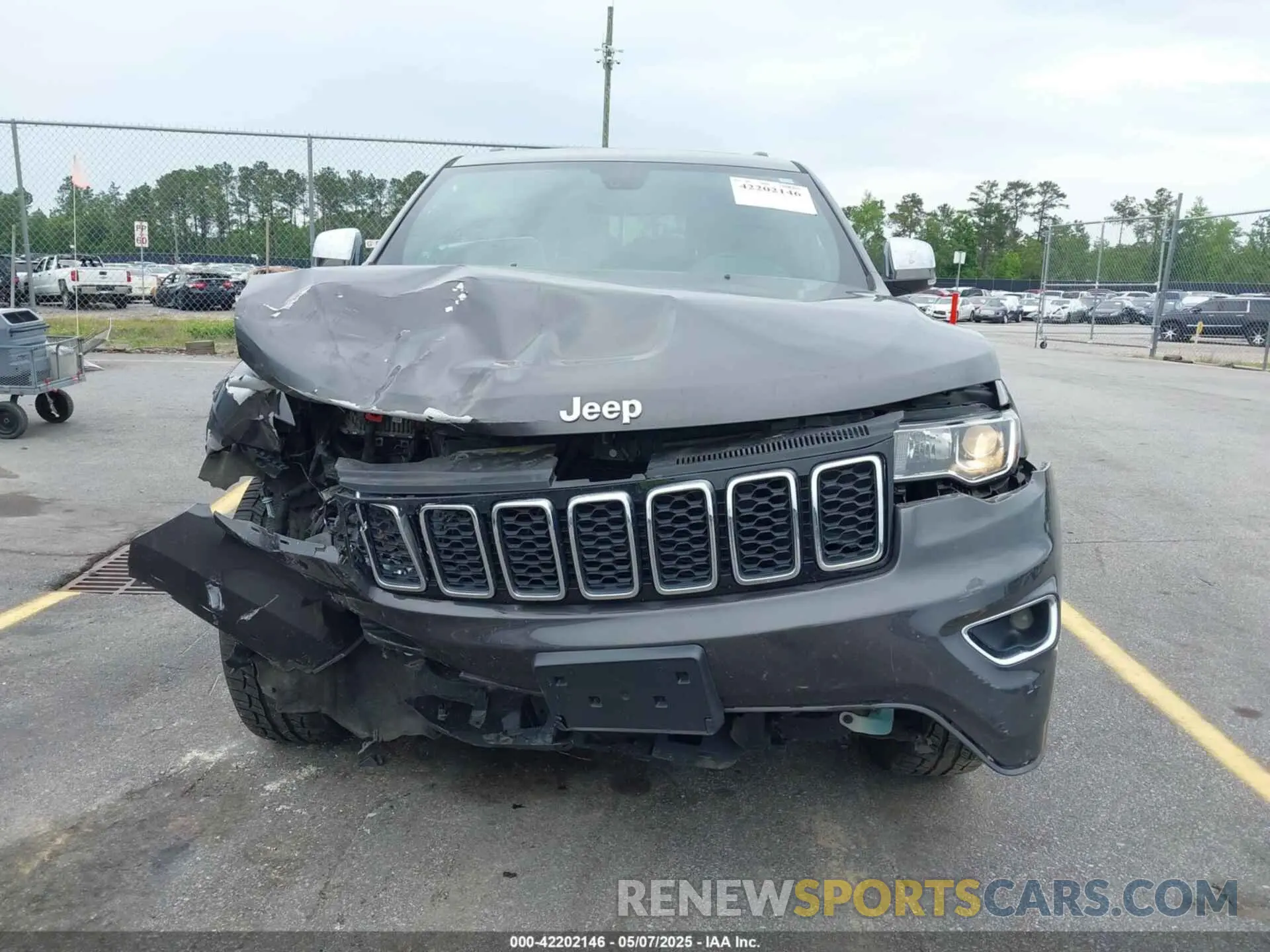 12 Photograph of a damaged car 1C4RJFBGXLC325694 JEEP GRAND CHEROKEE 2020