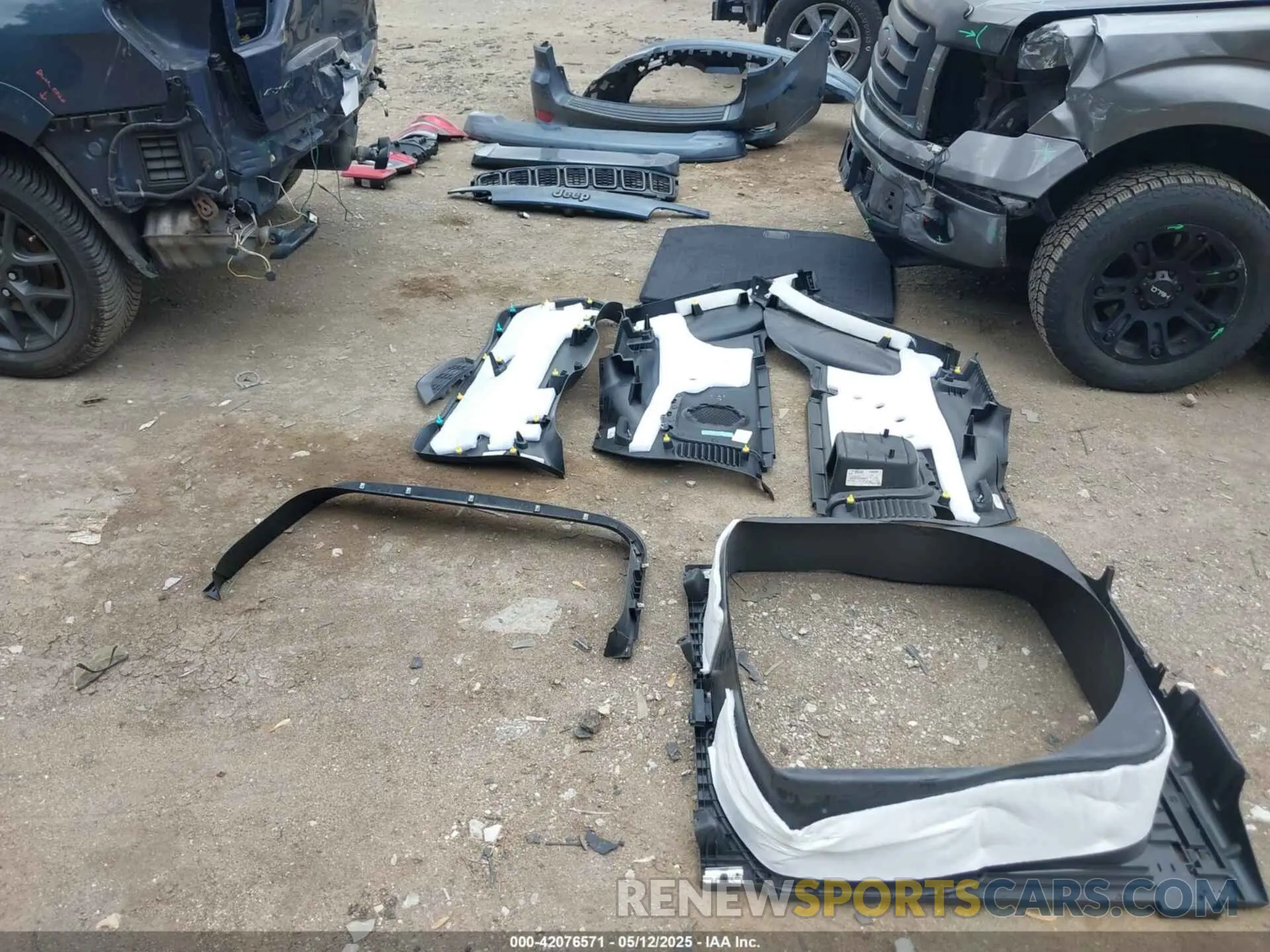 19 Фотография поврежденного автомобиля 1C4RJFBT4LC106890 JEEP GRAND CHEROKEE 2020