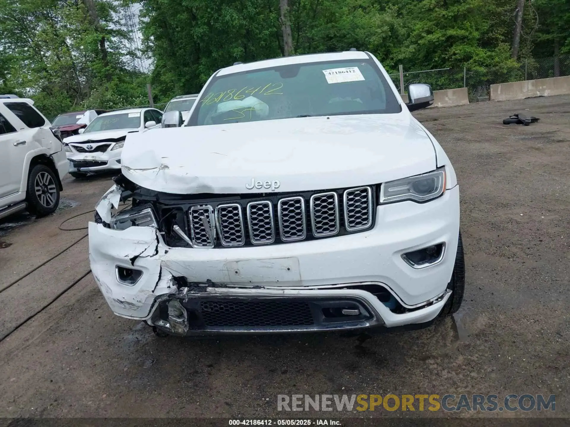 12 Photograph of a damaged car 1C4RJFCG9LC197401 JEEP GRAND CHEROKEE 2020