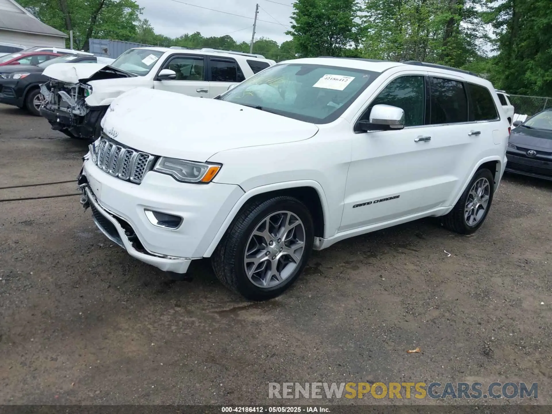 2 Photograph of a damaged car 1C4RJFCG9LC197401 JEEP GRAND CHEROKEE 2020