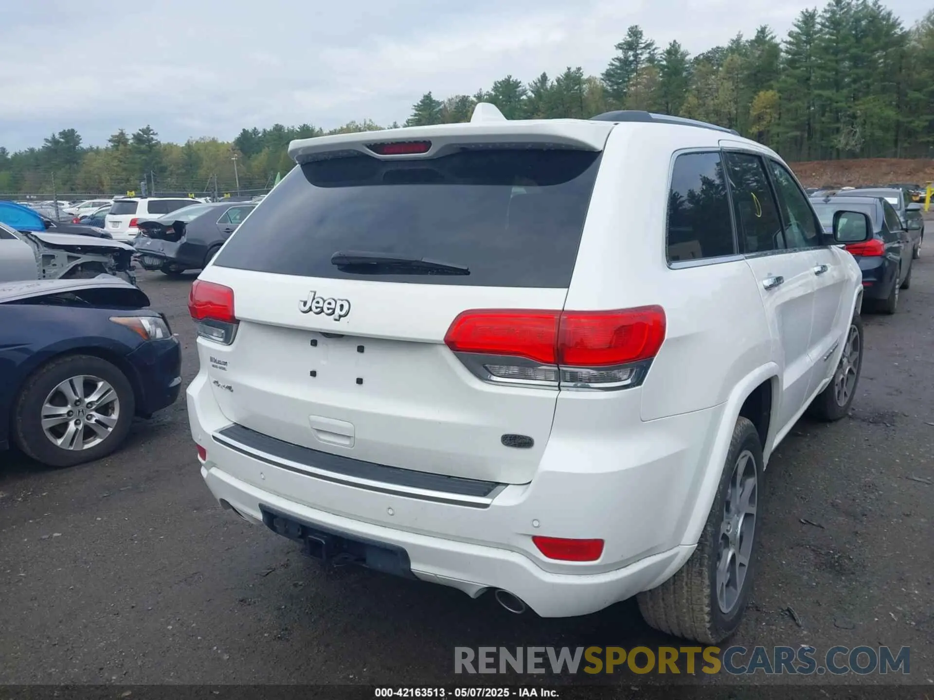 16 Photograph of a damaged car 1C4RJFCT2LC135805 JEEP GRAND CHEROKEE 2020