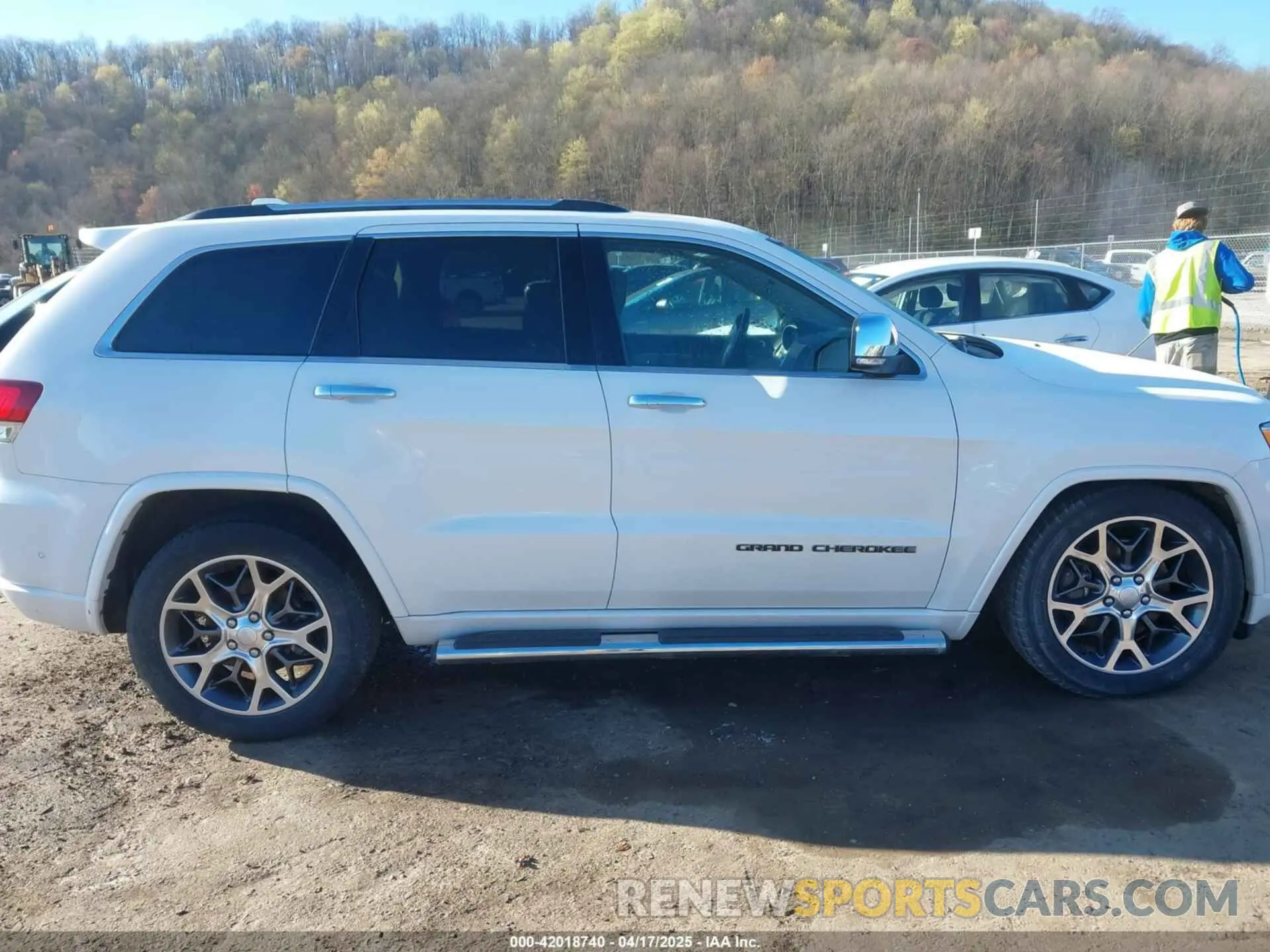 13 Photograph of a damaged car 1C4RJFCT2LC213189 JEEP GRAND CHEROKEE 2020