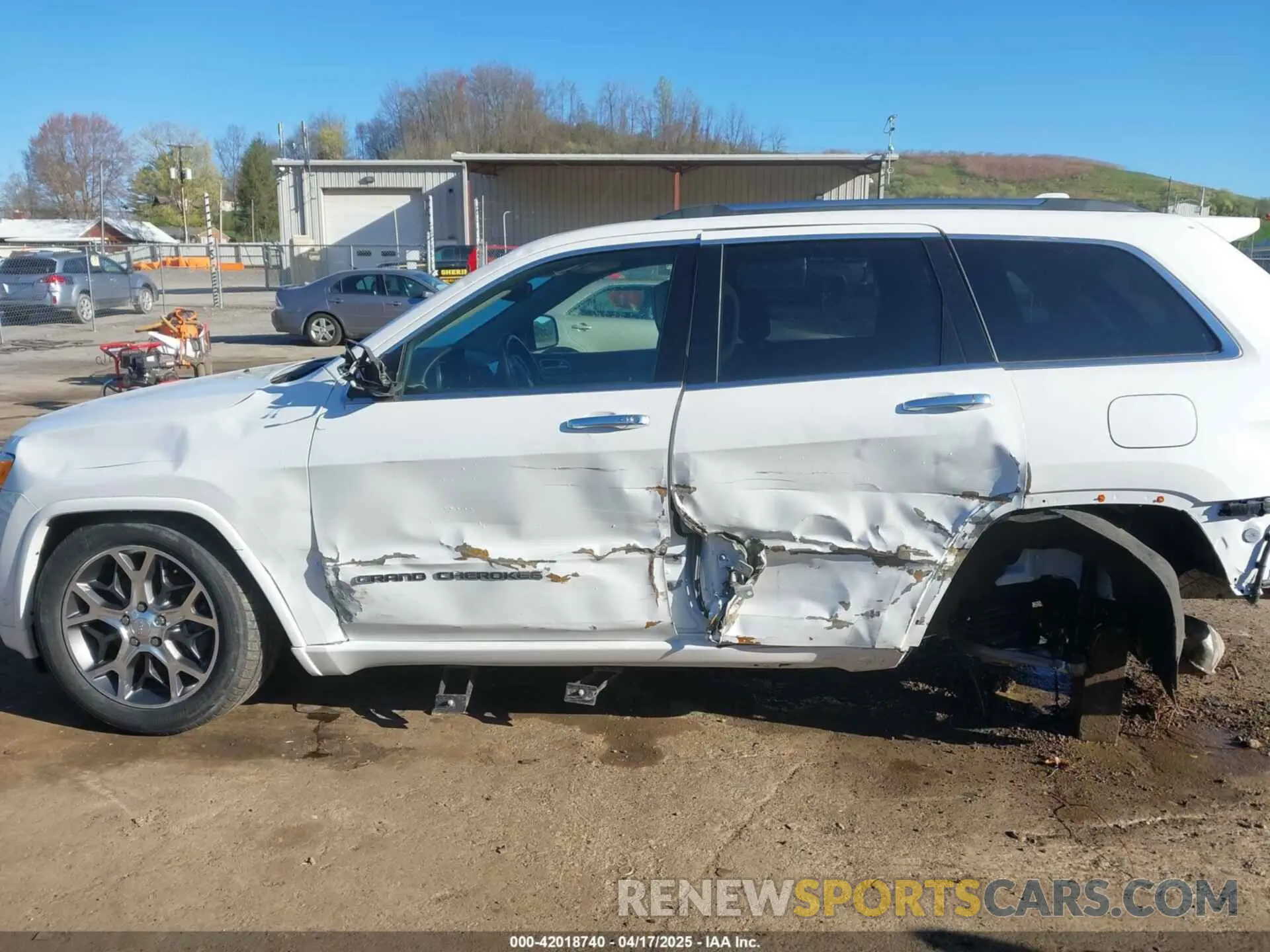 14 Photograph of a damaged car 1C4RJFCT2LC213189 JEEP GRAND CHEROKEE 2020
